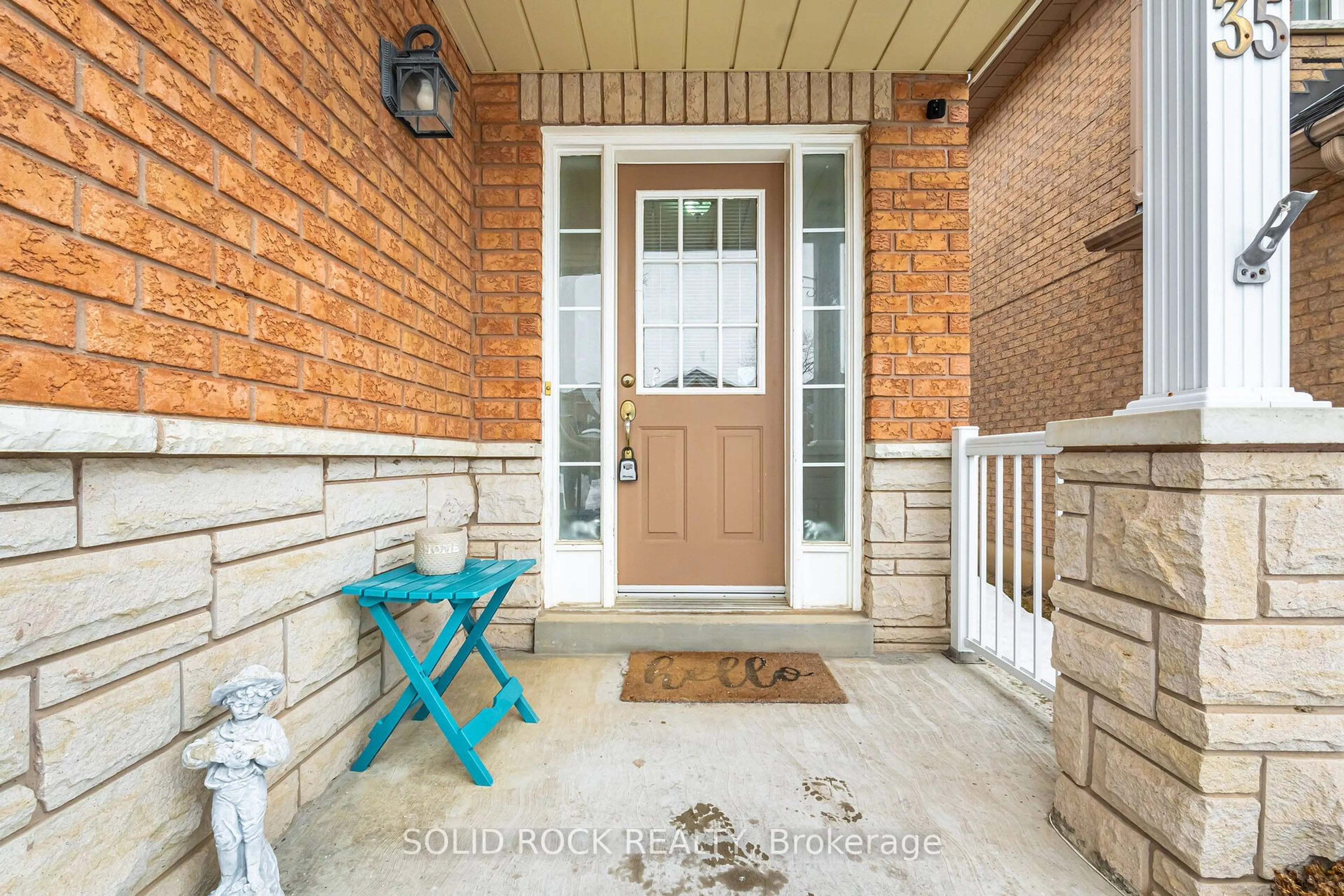 Indoor entryway for 35 Prince Cres, Brampton Ontario L7A 2C8