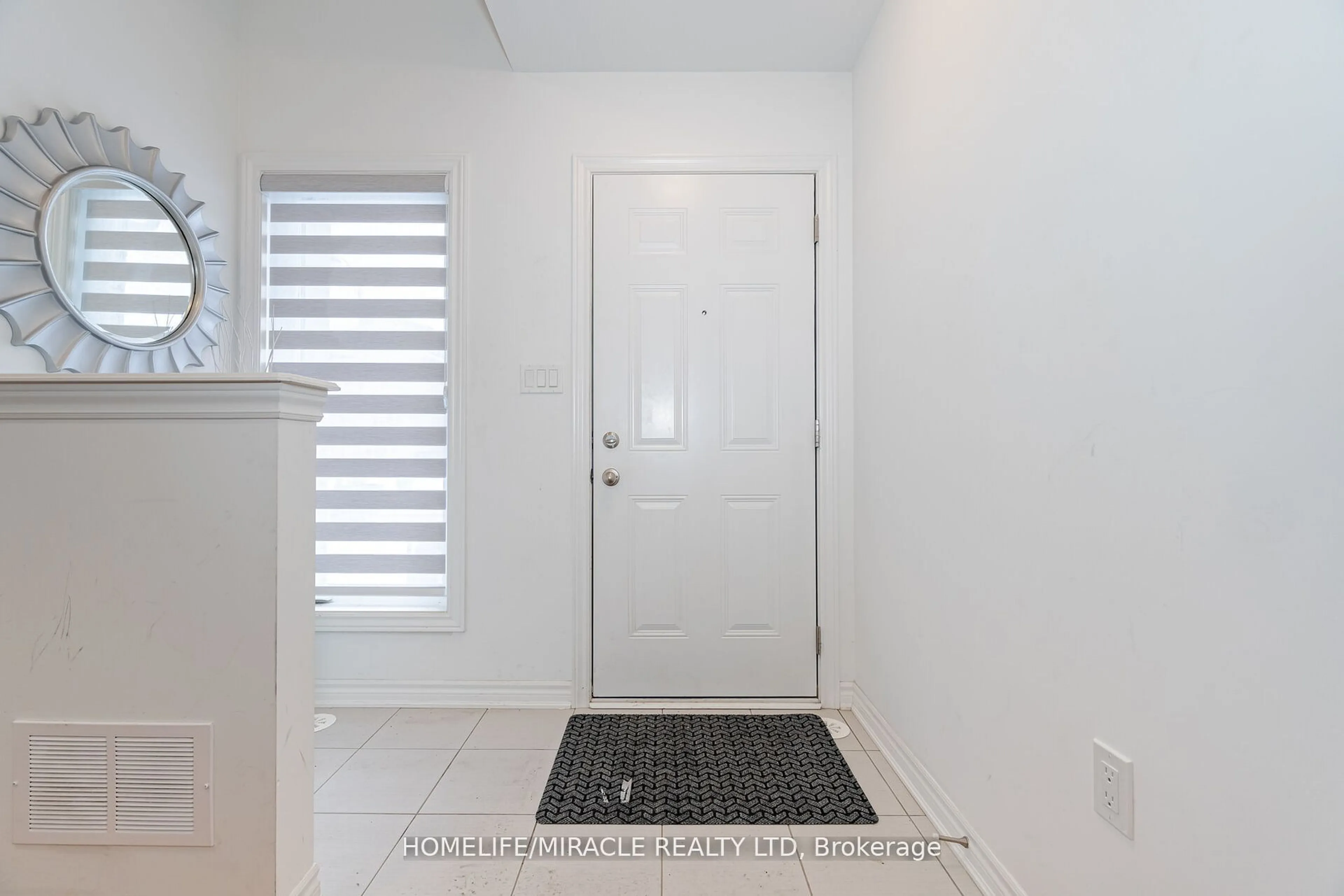 Indoor entryway for 30 Waterville Way, Caledon Ontario L7C 2H1