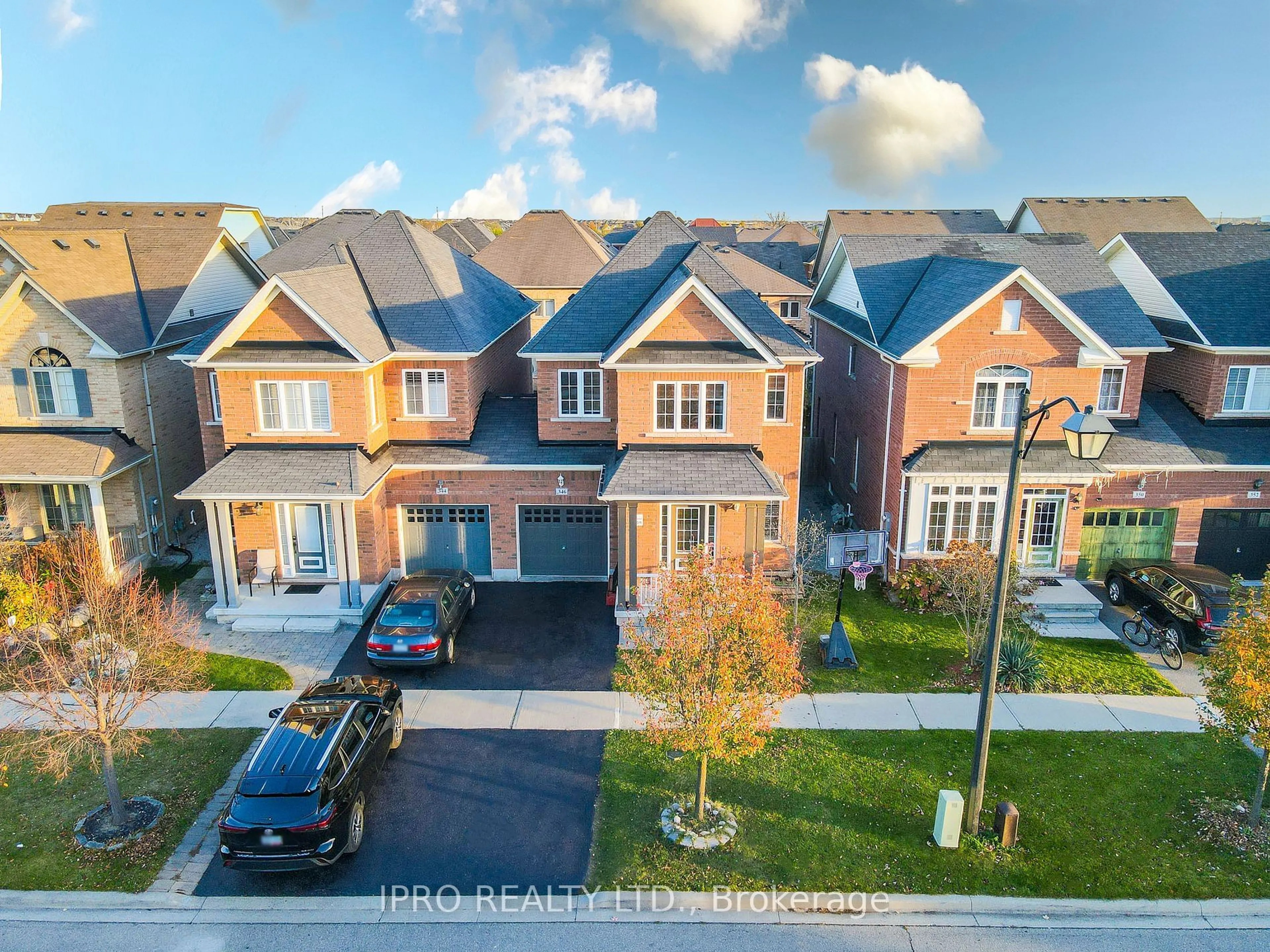 A pic from outside/outdoor area/front of a property/back of a property/a pic from drone, street for 346 Landsborough Ave, Milton Ontario L9T 7Y7