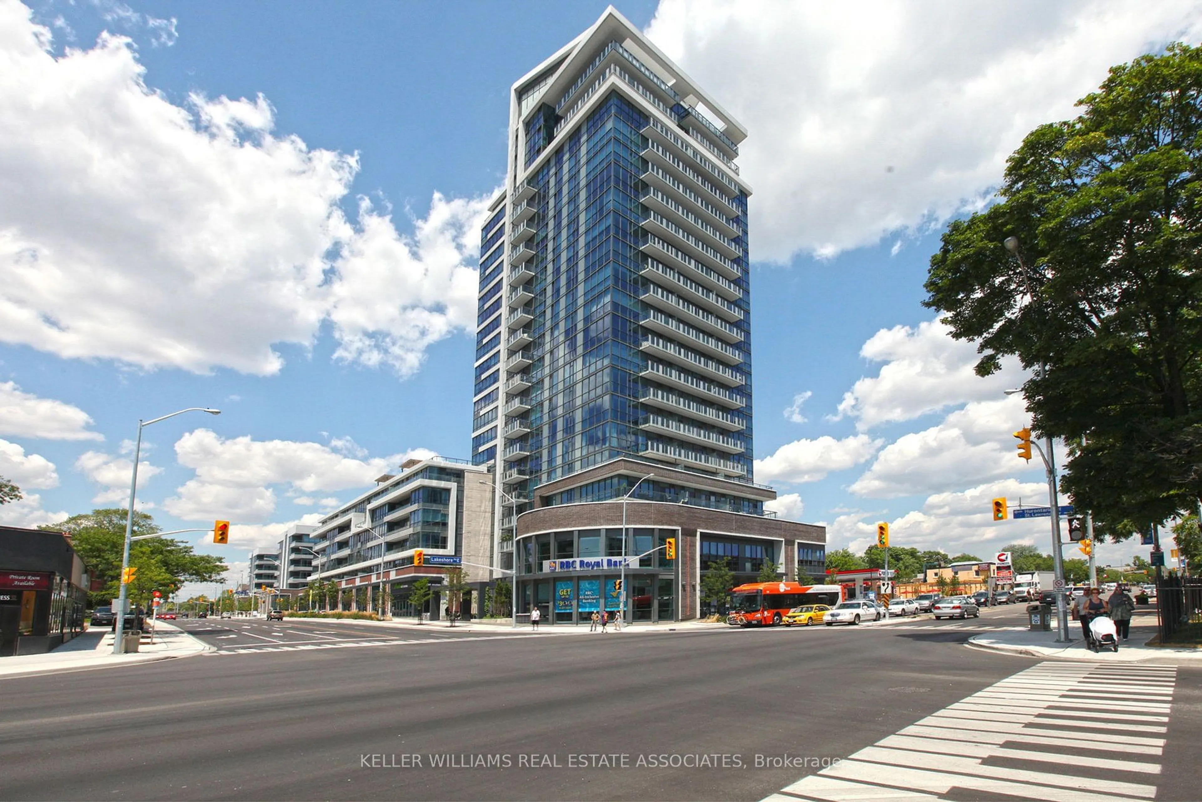 Indoor foyer for 1 Hurontario St #609, Mississauga Ontario L5G 0A3