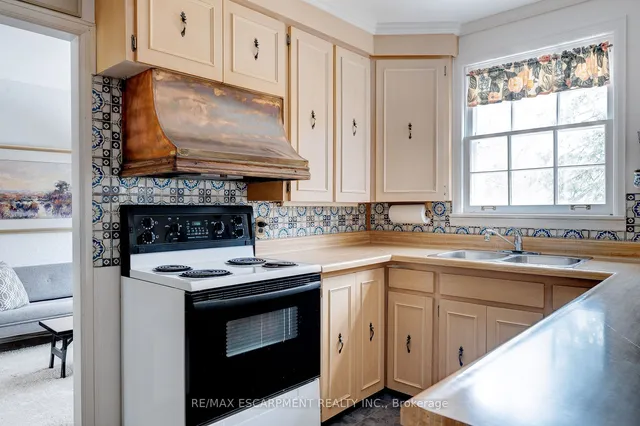 Additional property image - 847 FOREST GLEN Ave