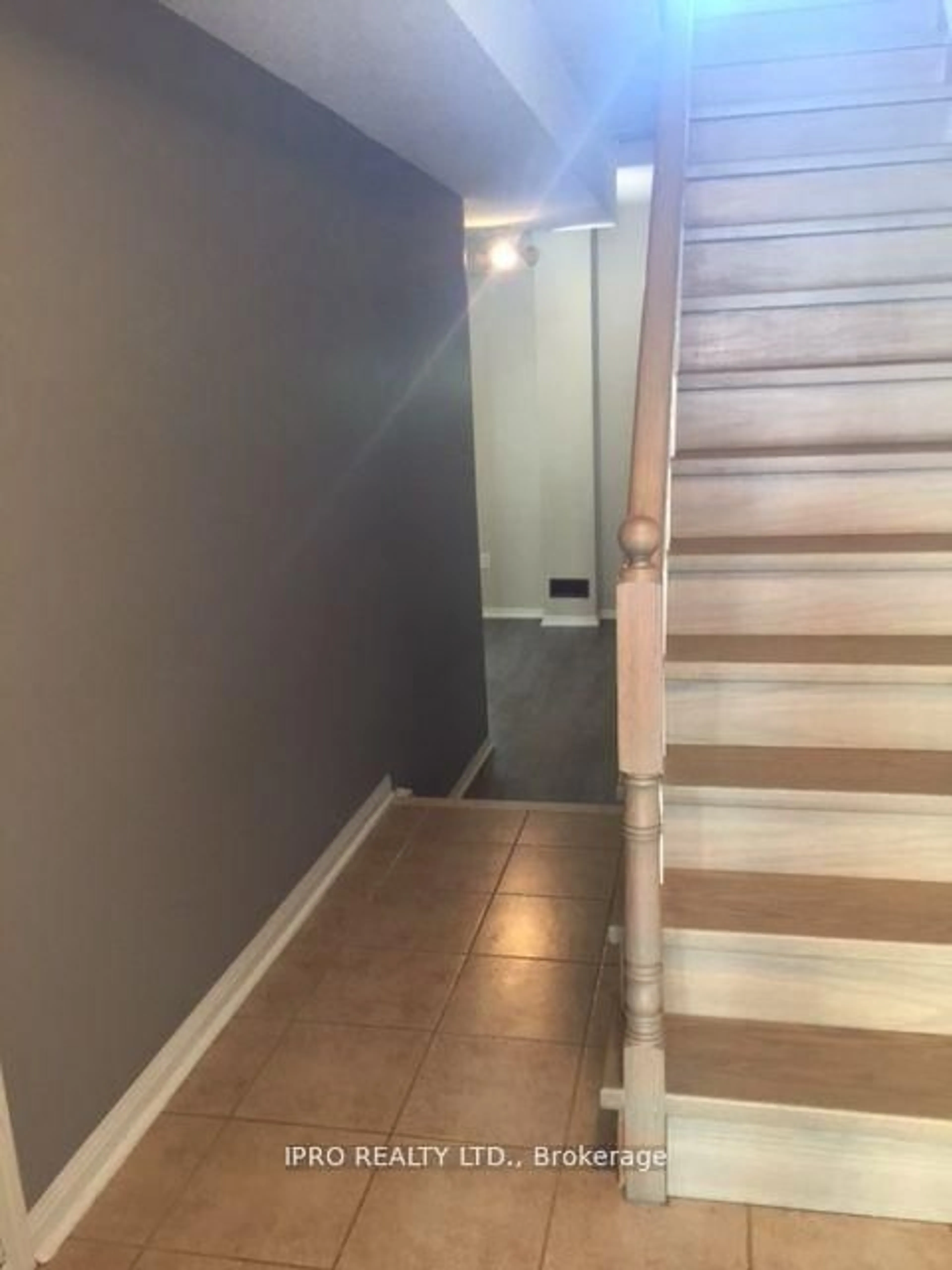 Stairs for 4991 Rathkeale Rd #23, Mississauga Ontario L5V 2G9