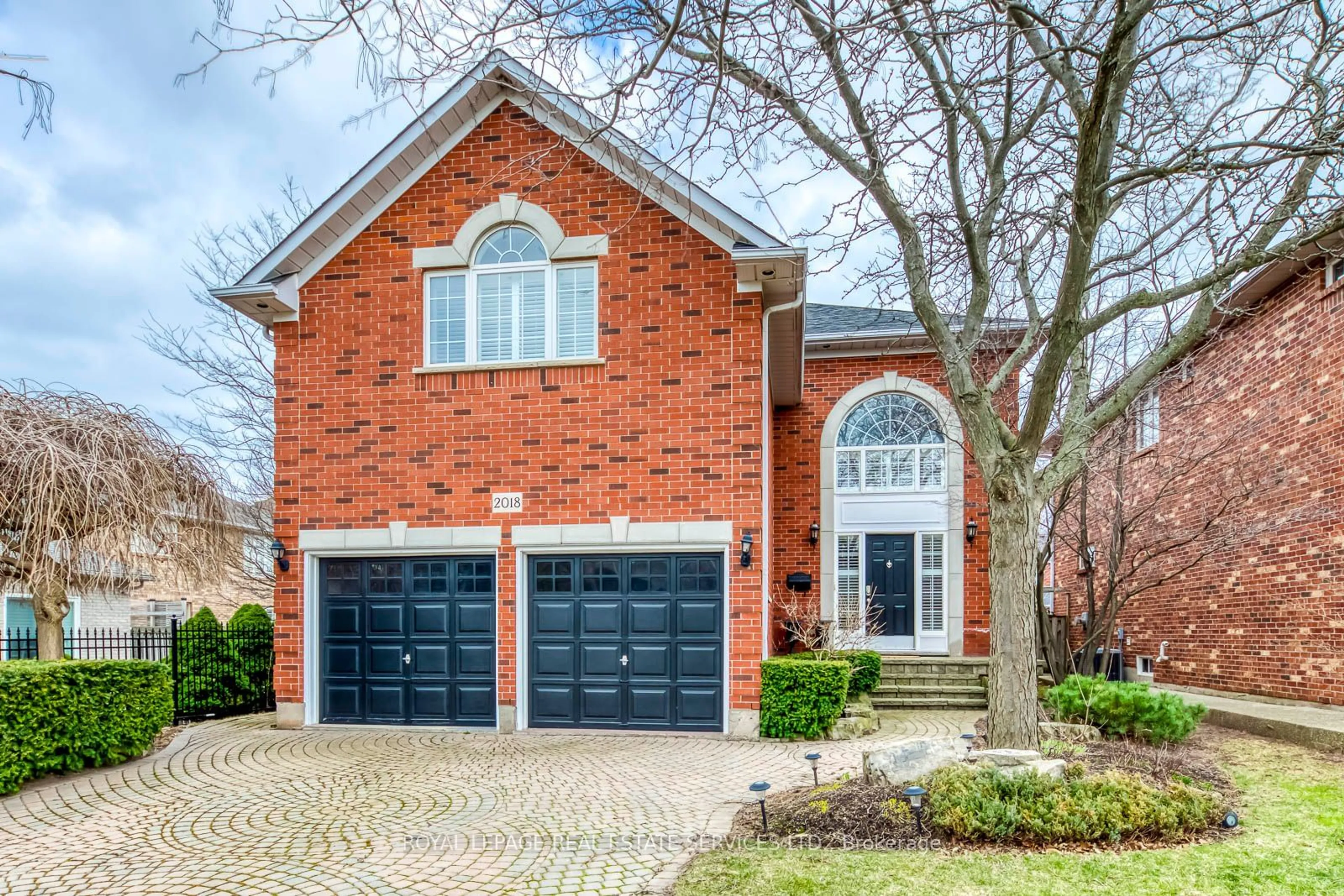 Home with brick exterior material, street for 2018 Heatherwood Dr, Oakville Ontario L6M 3P6