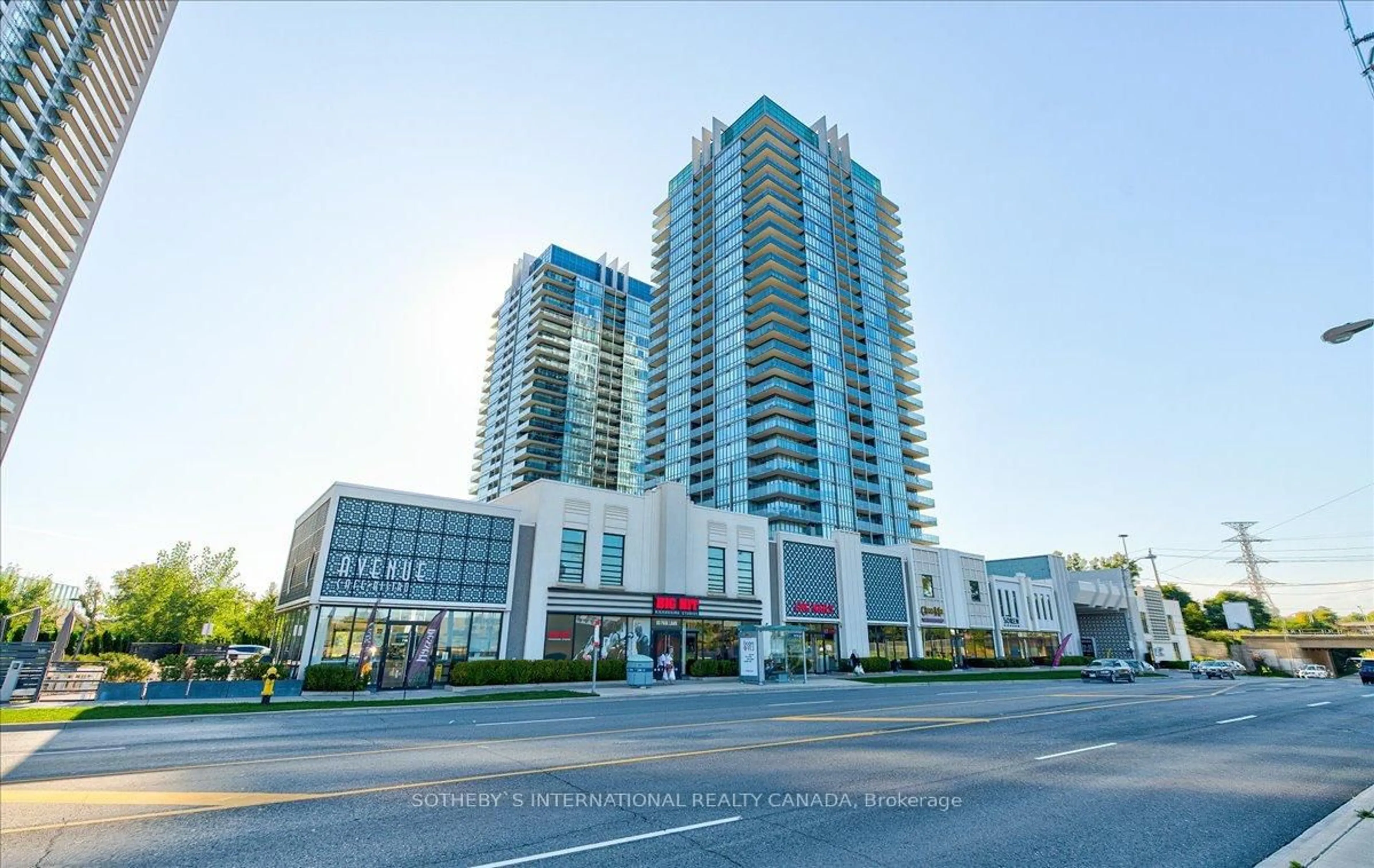 Indoor foyer for 90 Park Lawn Rd #915, Toronto Ontario M8Y 0B6