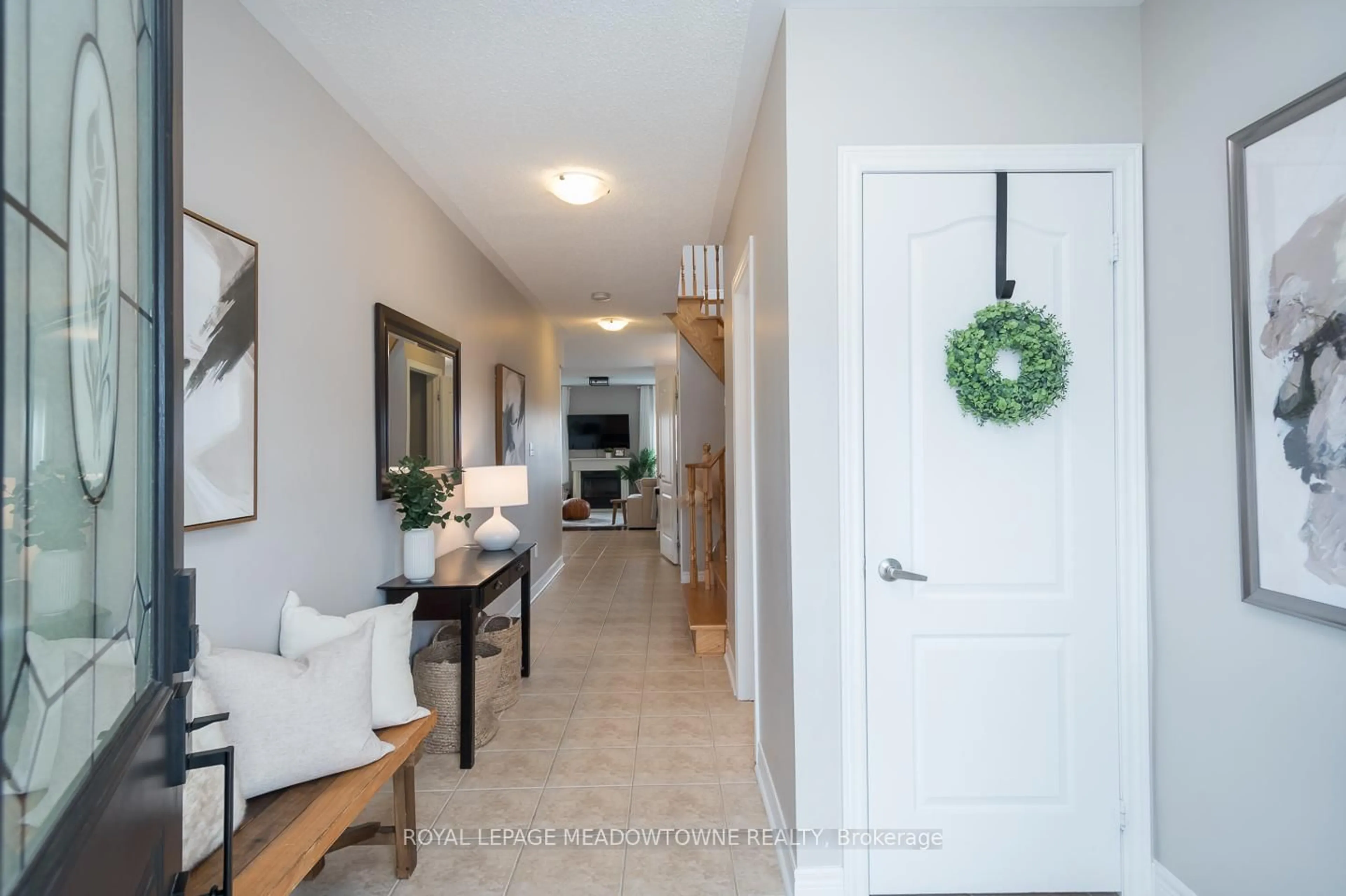 Indoor entryway for 1188 Tupper Dr, Milton Ontario L9T 6T5