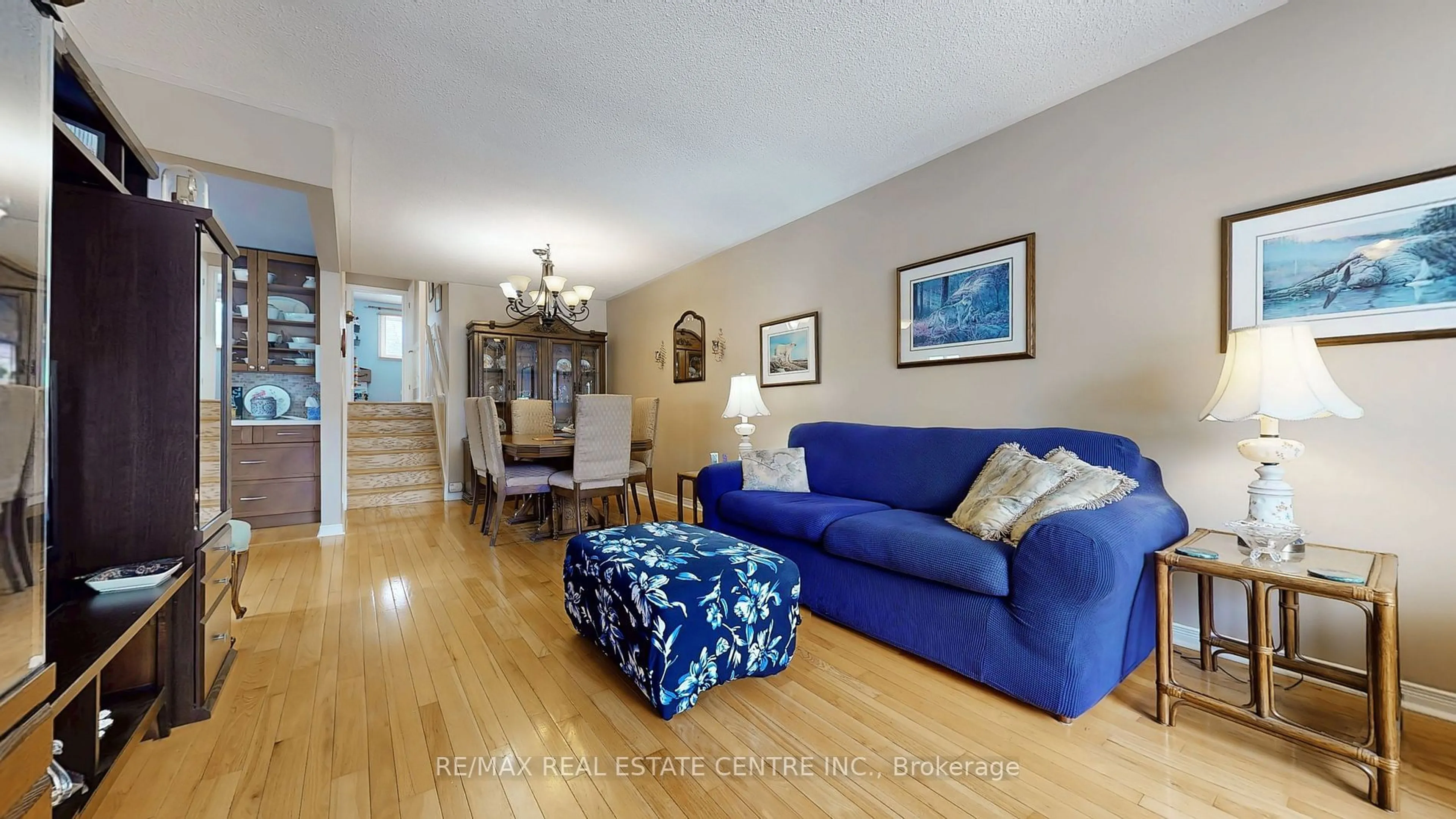 Living room with furniture, unknown for 1912 Bonnymede Dr, Mississauga Ontario L5J 1E1