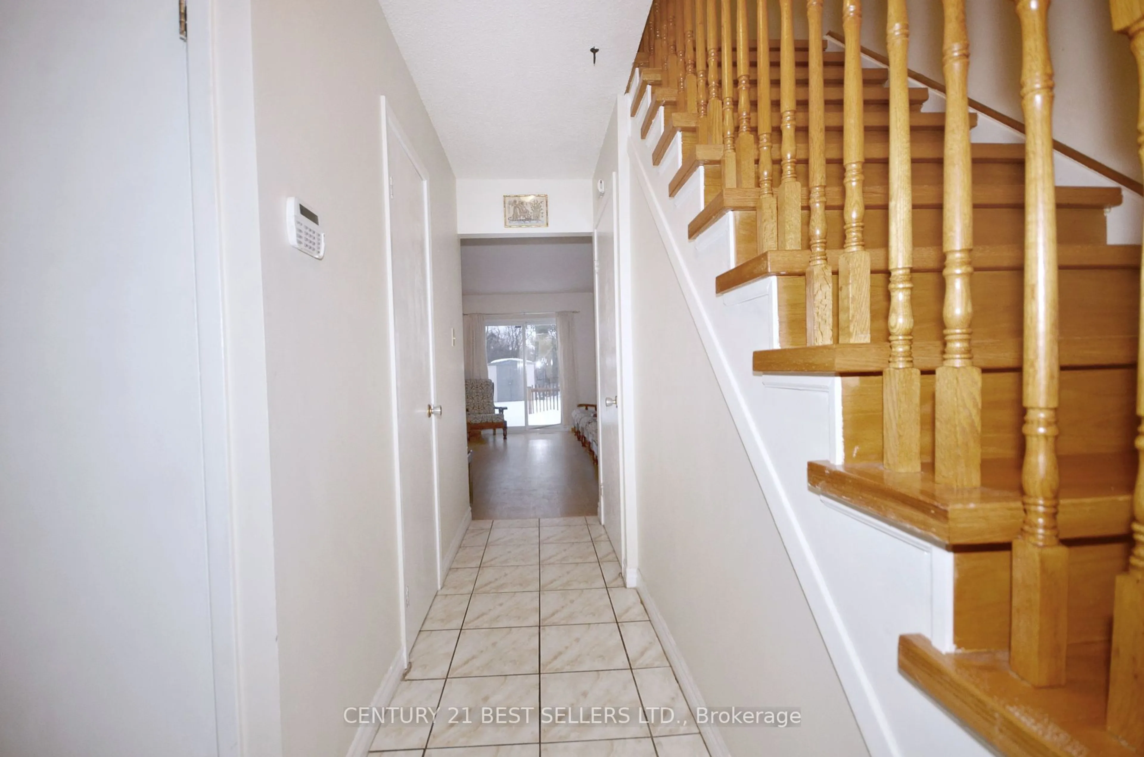 Indoor foyer for 34 Banting Cres, Brampton Ontario L6Y 2K9