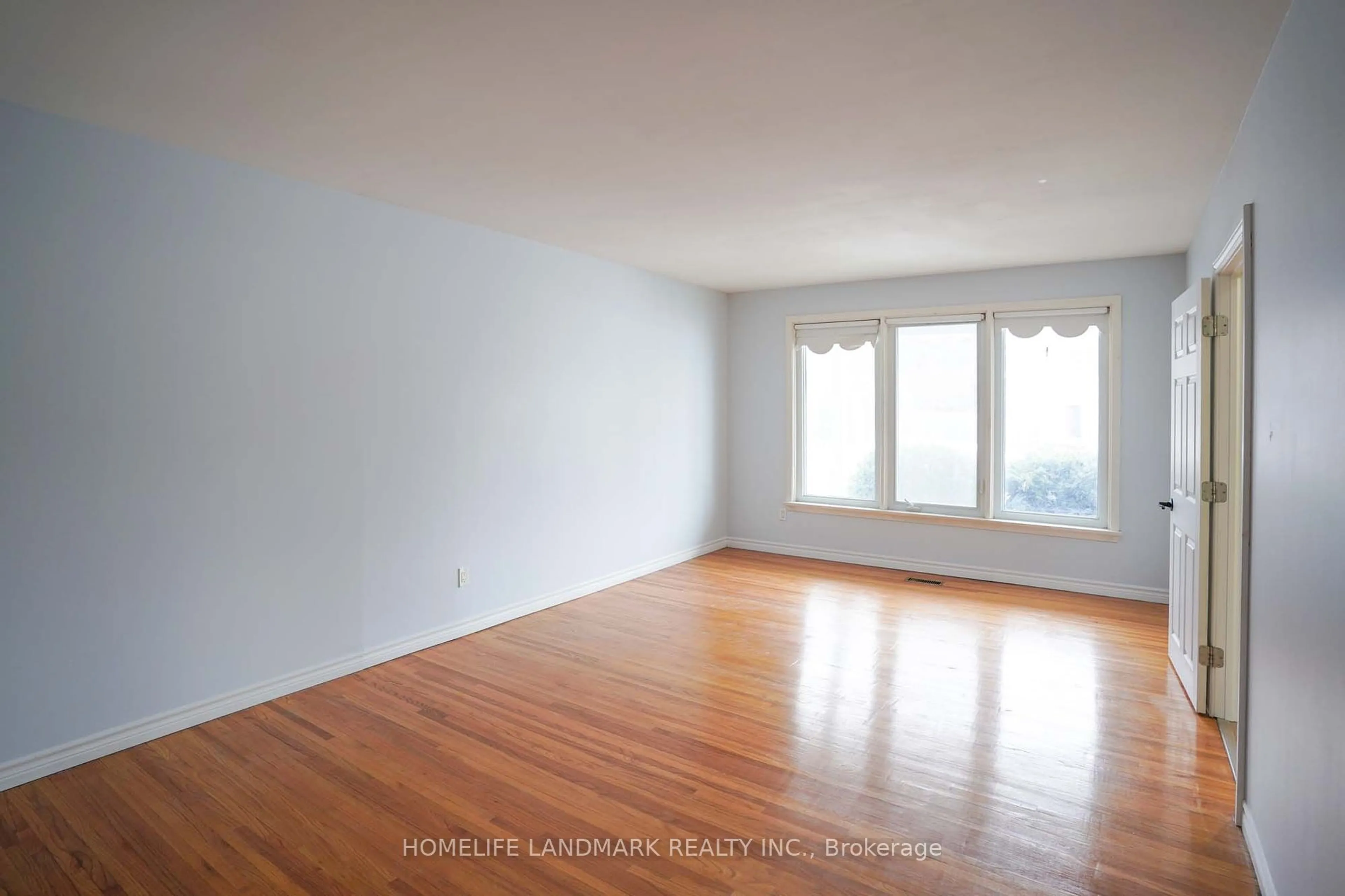 A pic of a room for 52 Yellowstone St, Toronto Ontario M3N 1M4