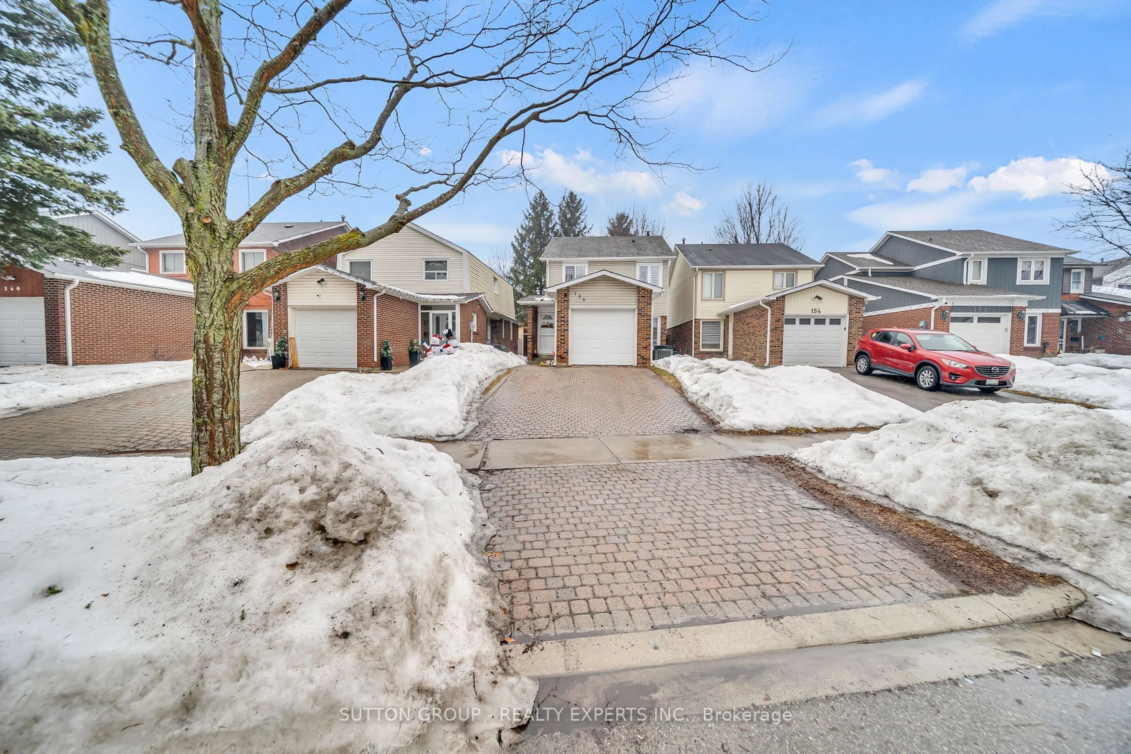 A pic from outside/outdoor area/front of a property/back of a property/a pic from drone, street for 156 Fanshawe Dr, Brampton Ontario L6Z 1B1