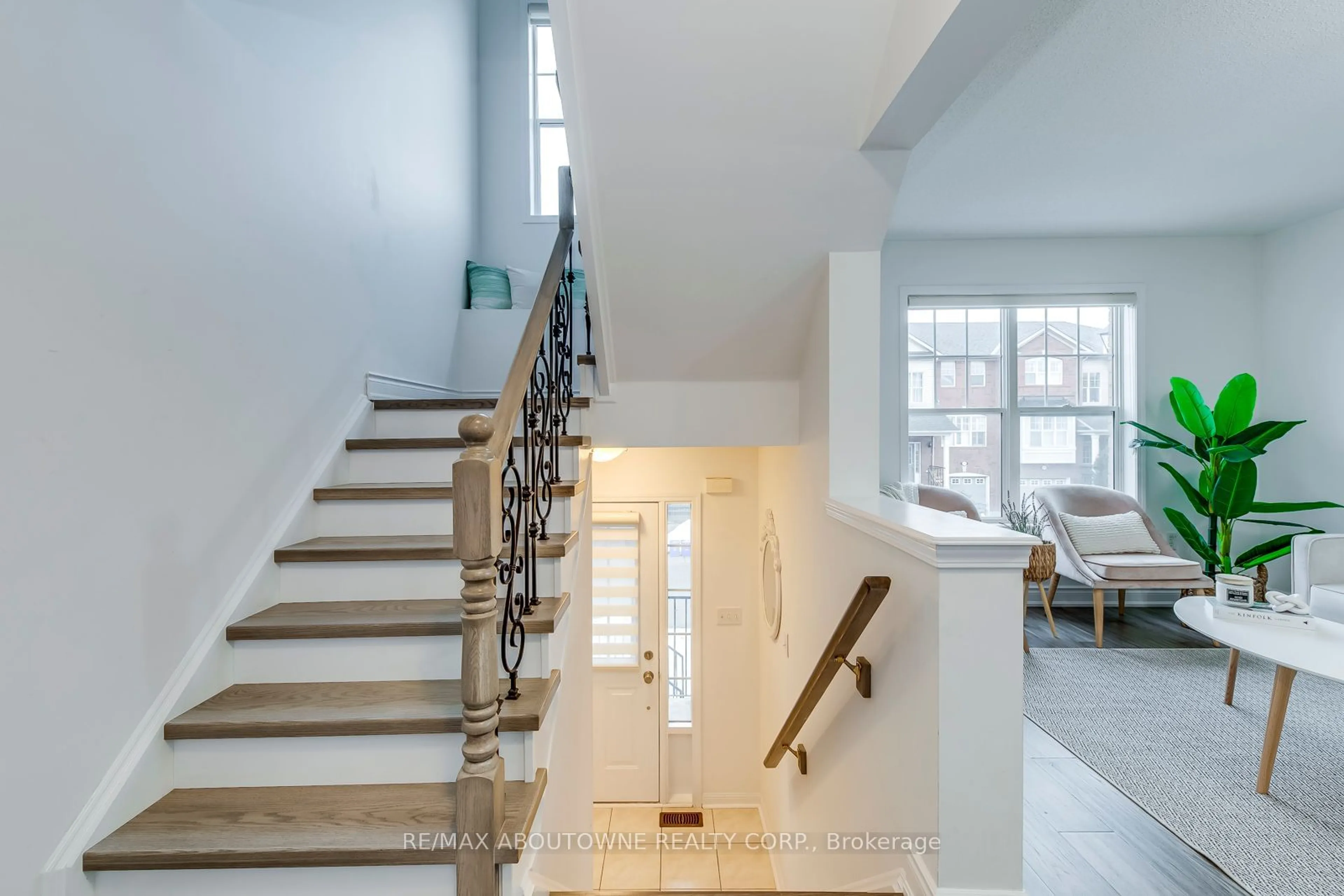 Stairs for 2973 Garnethill Way, Oakville Ontario L6M 5E9