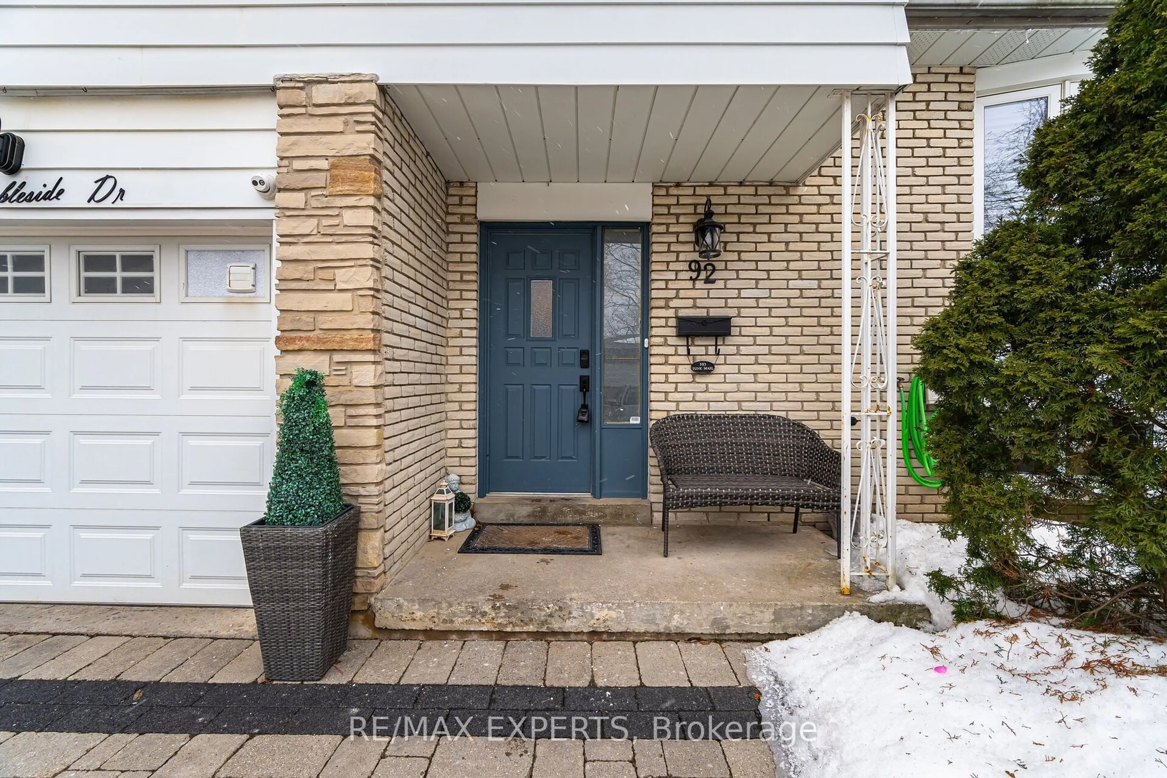 Indoor entryway for 92 Ambleside Dr, Brampton Ontario L6Y 1B9