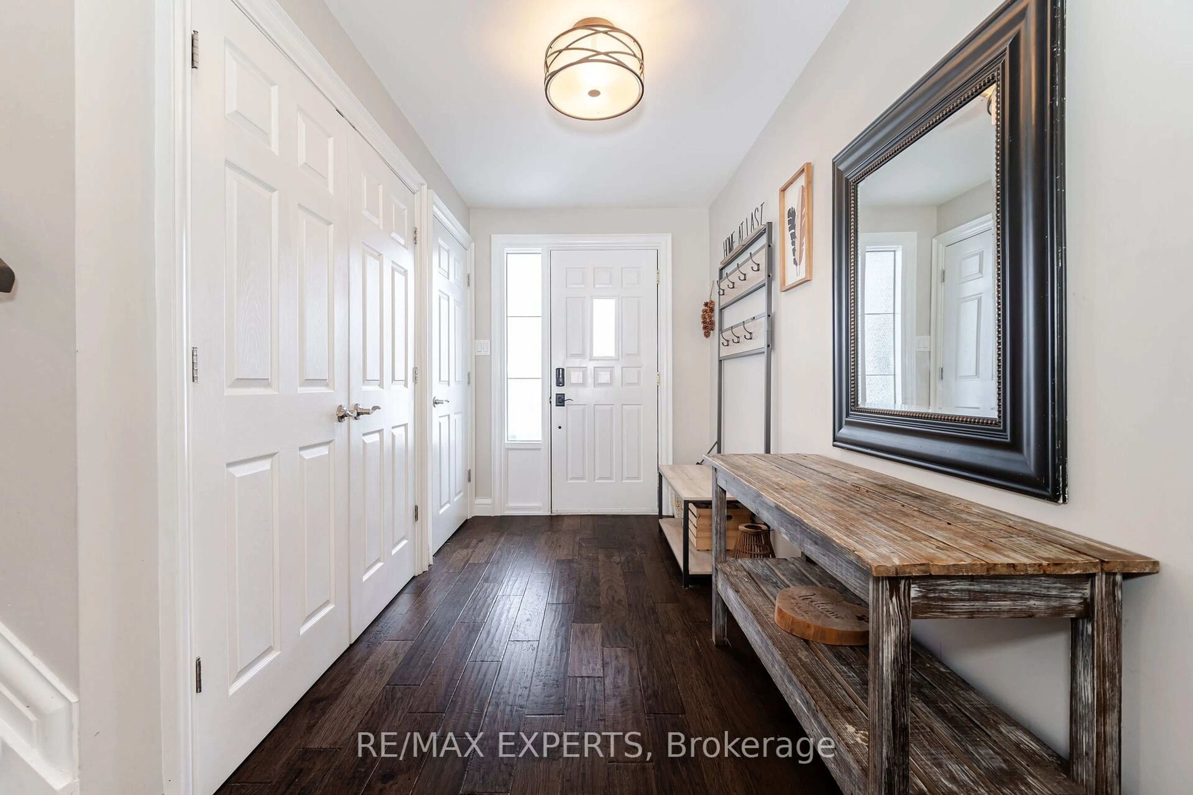 Indoor entryway for 92 Ambleside Dr, Brampton Ontario L6Y 1B9