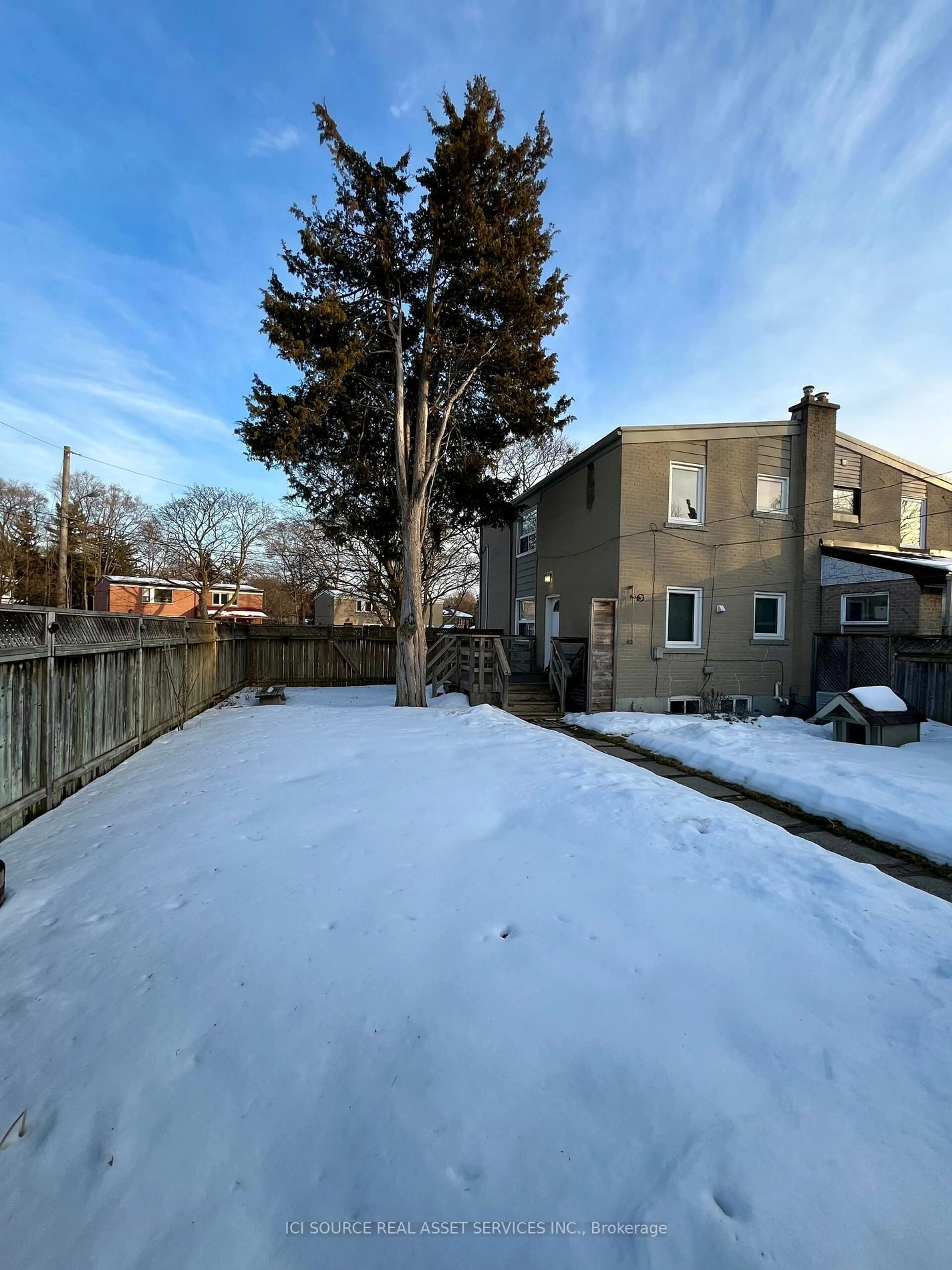 A pic from outside/outdoor area/front of a property/back of a property/a pic from drone, street for 14 Althea Rd, Toronto Ontario M6S 2P2