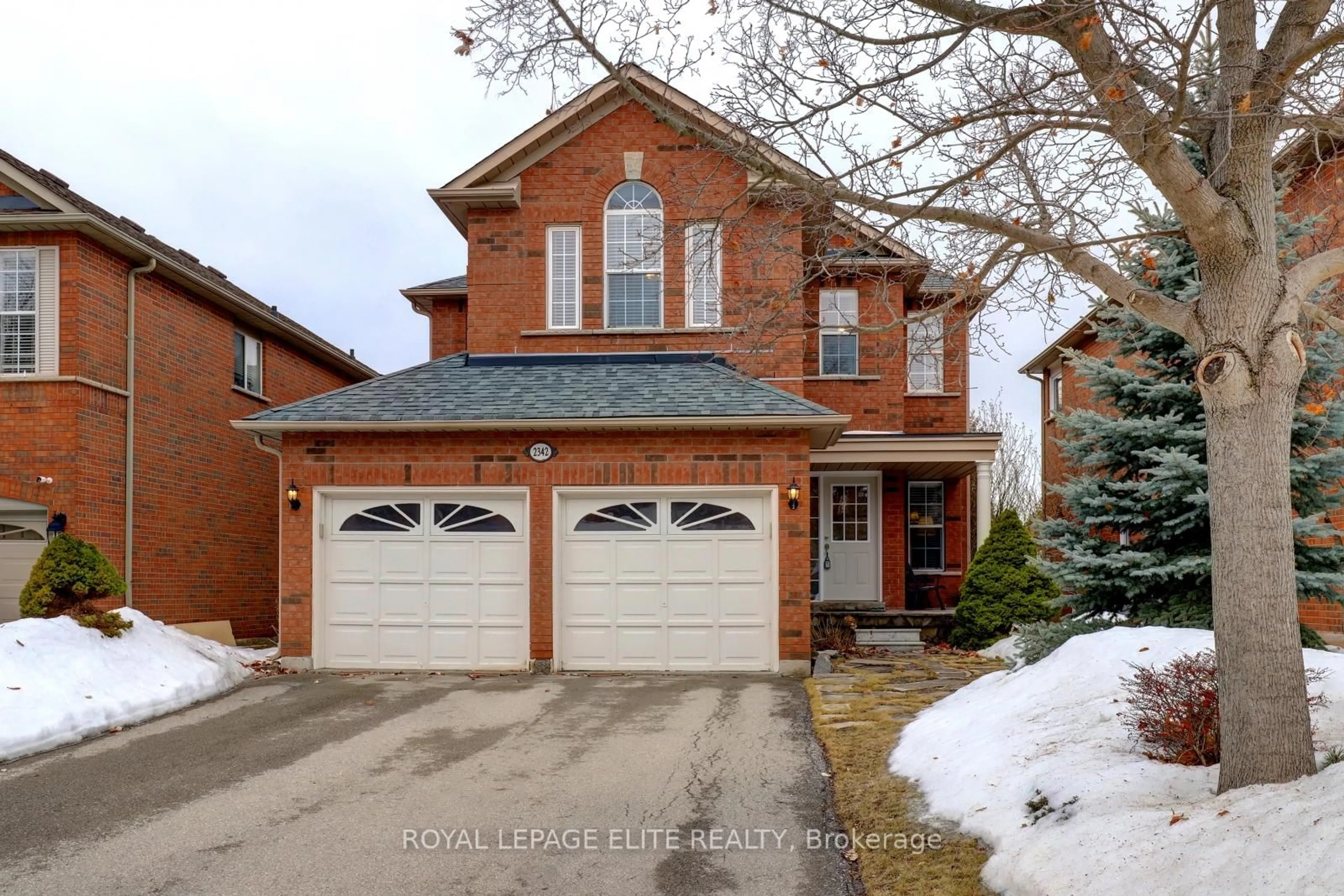 Home with brick exterior material, street for 2342 Woodridge Way, Oakville Ontario L6H 6S3