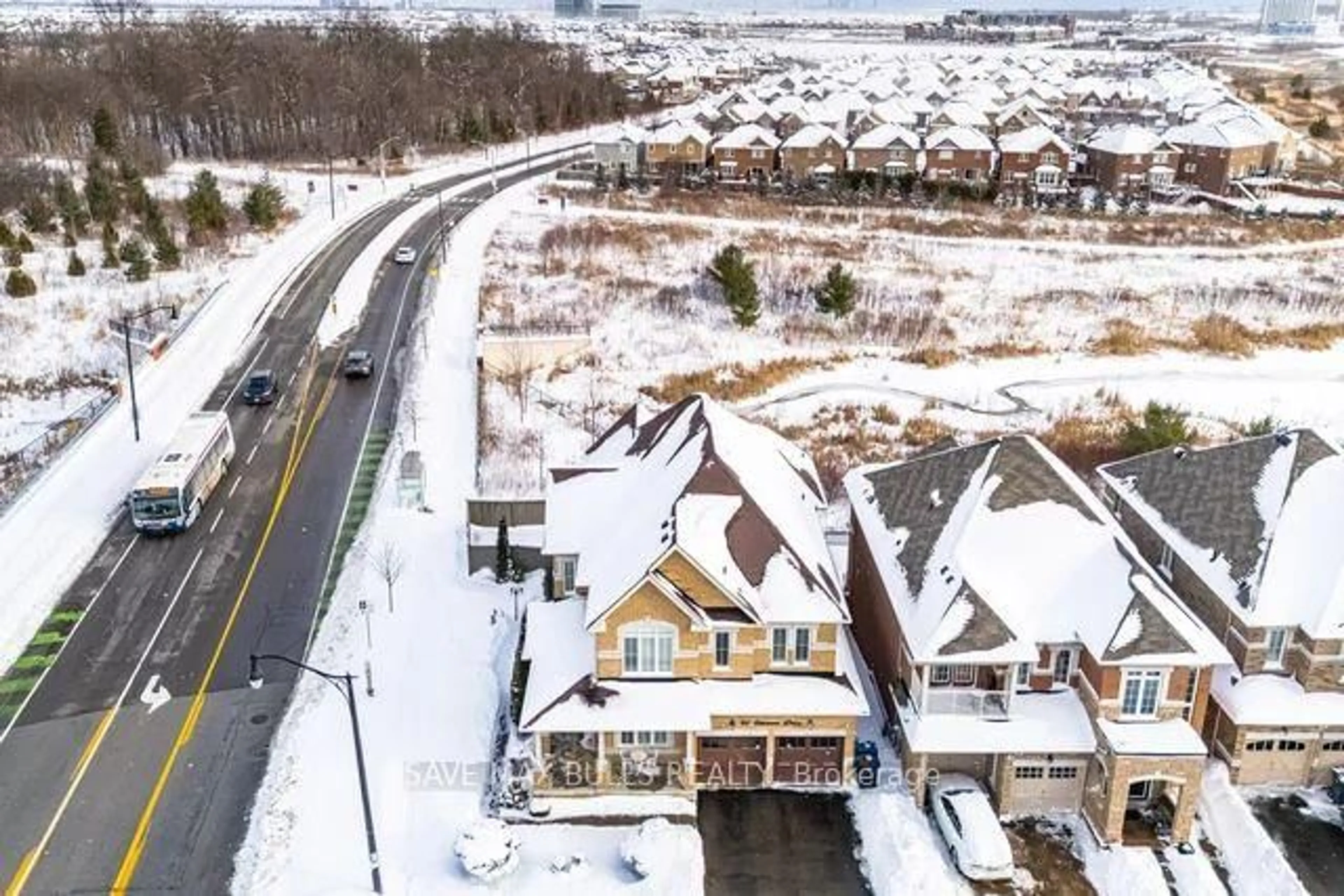 A pic from outside/outdoor area/front of a property/back of a property/a pic from drone, street for 92 Veterans Dr, Brampton Ontario L7A 3Z7