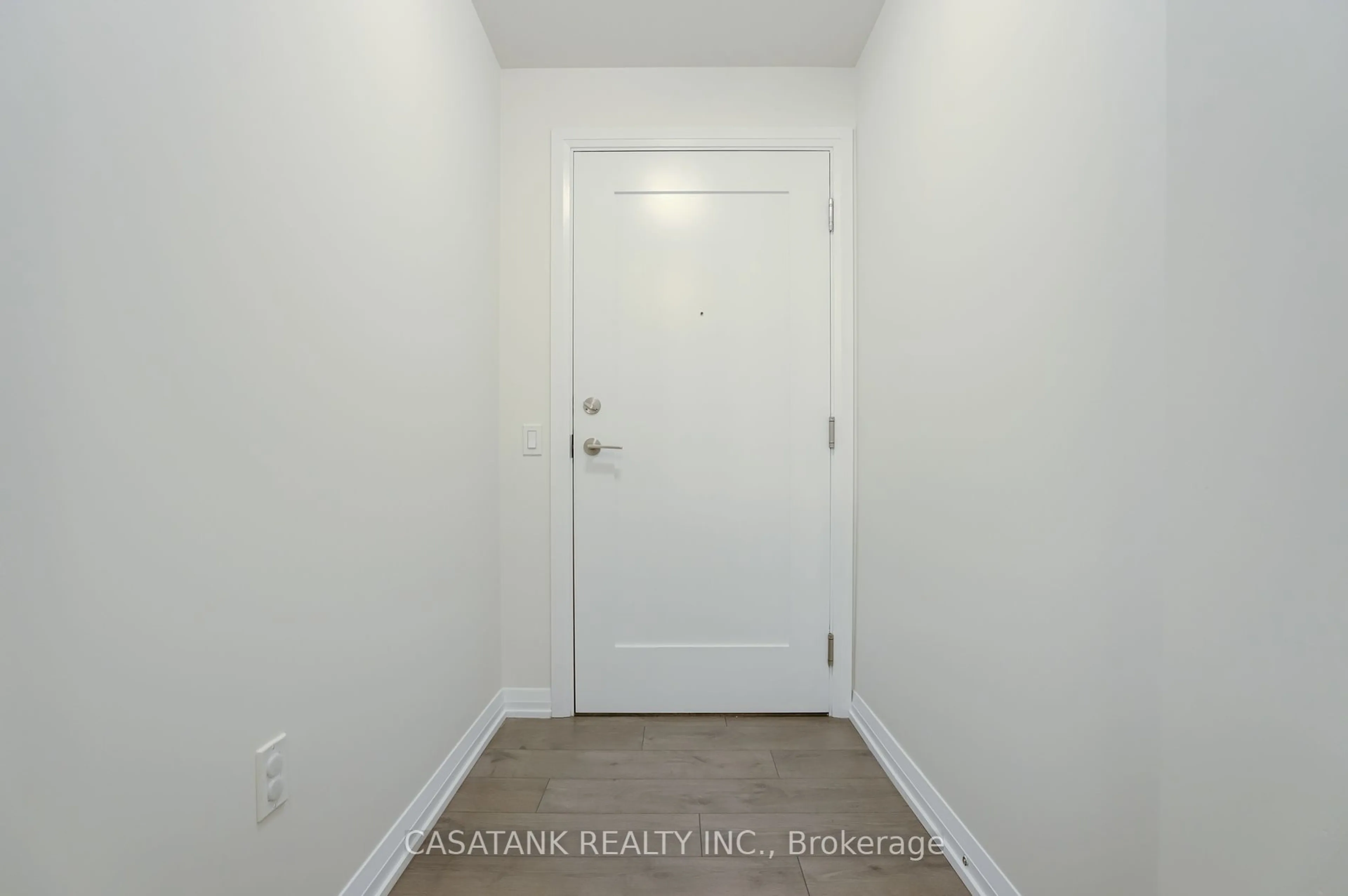 Indoor entryway for 35 Watergarden Dr #3011, Mississauga Ontario L5R 0G8