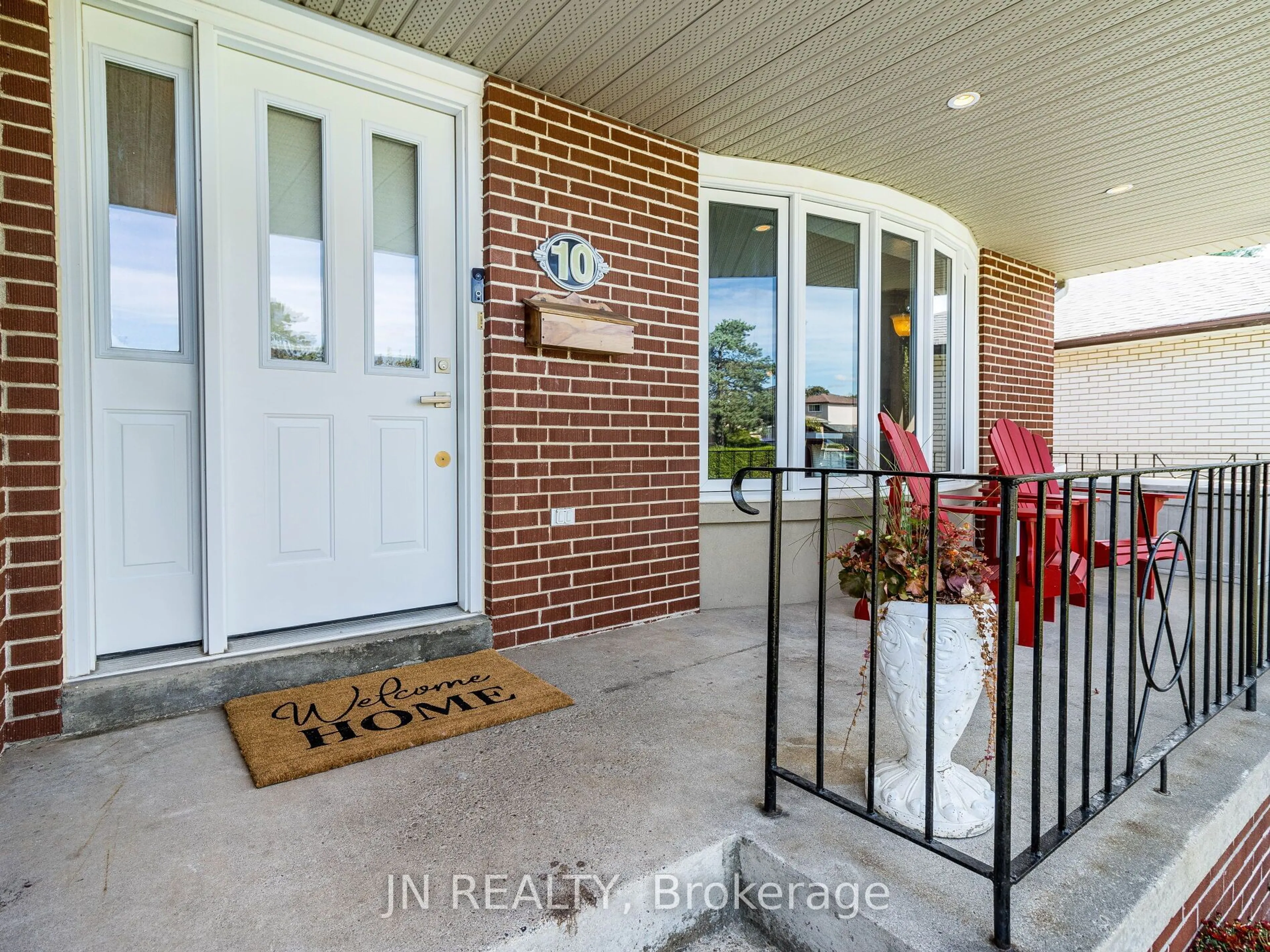 Indoor entryway for 10 Elrose Rd, Brampton Ontario L6T 2C2