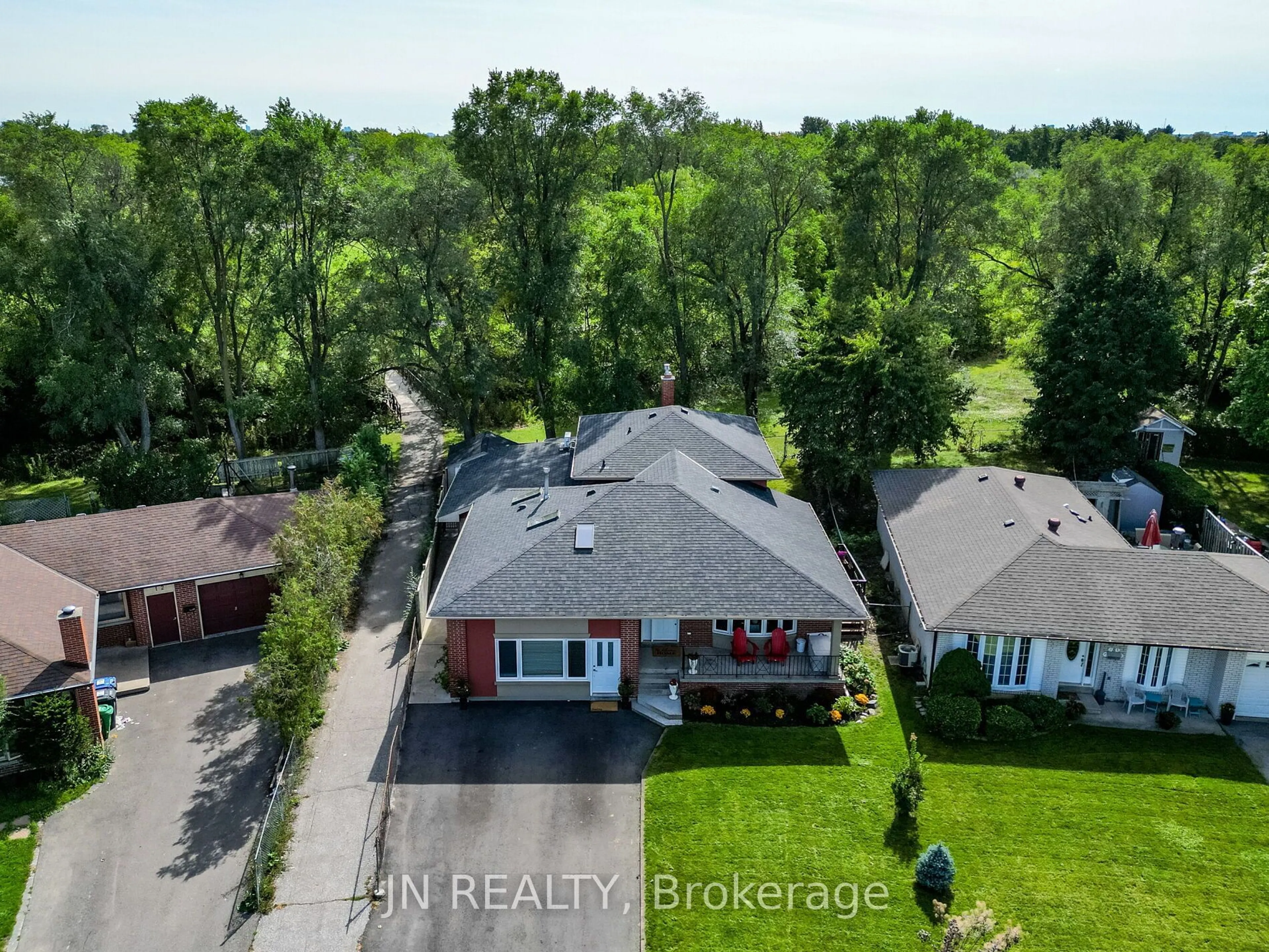 A pic from outside/outdoor area/front of a property/back of a property/a pic from drone, unknown for 10 Elrose Rd, Brampton Ontario L6T 2C2