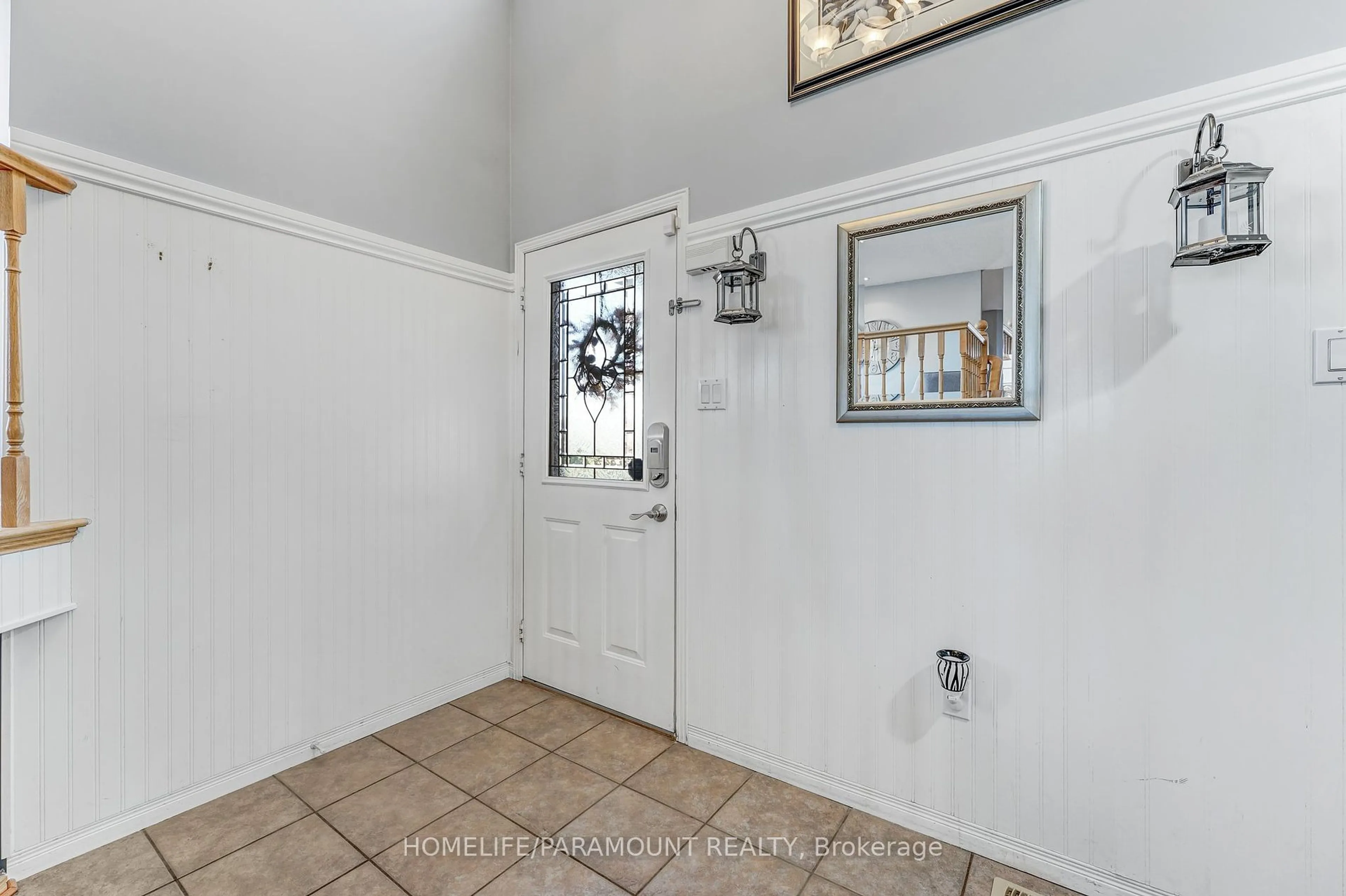 Indoor entryway for 41 Cameron Cres, Orangeville Ontario L9W 5G7