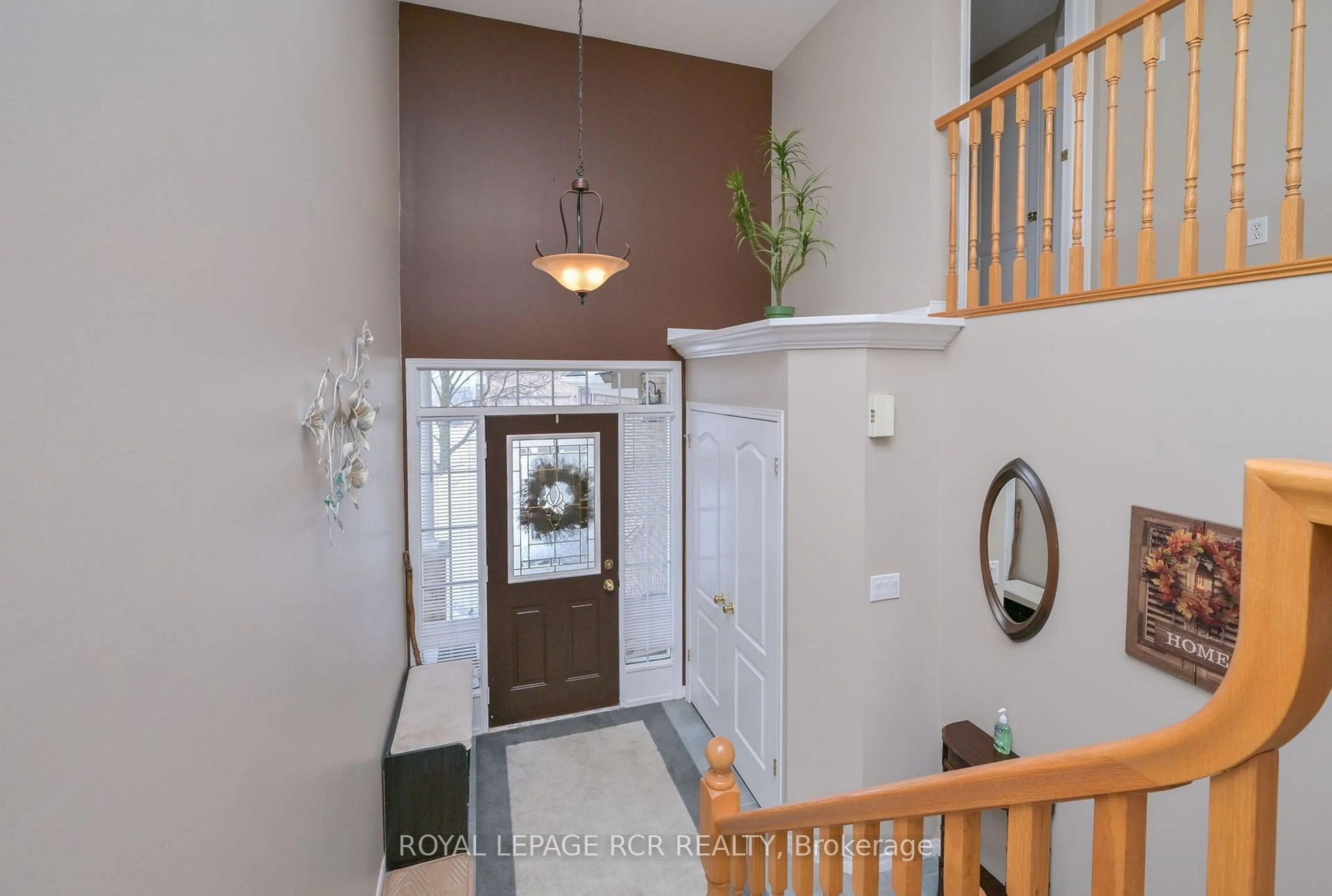 Indoor entryway for 26 Benjamin Cres, Orangeville Ontario L9W 5J2