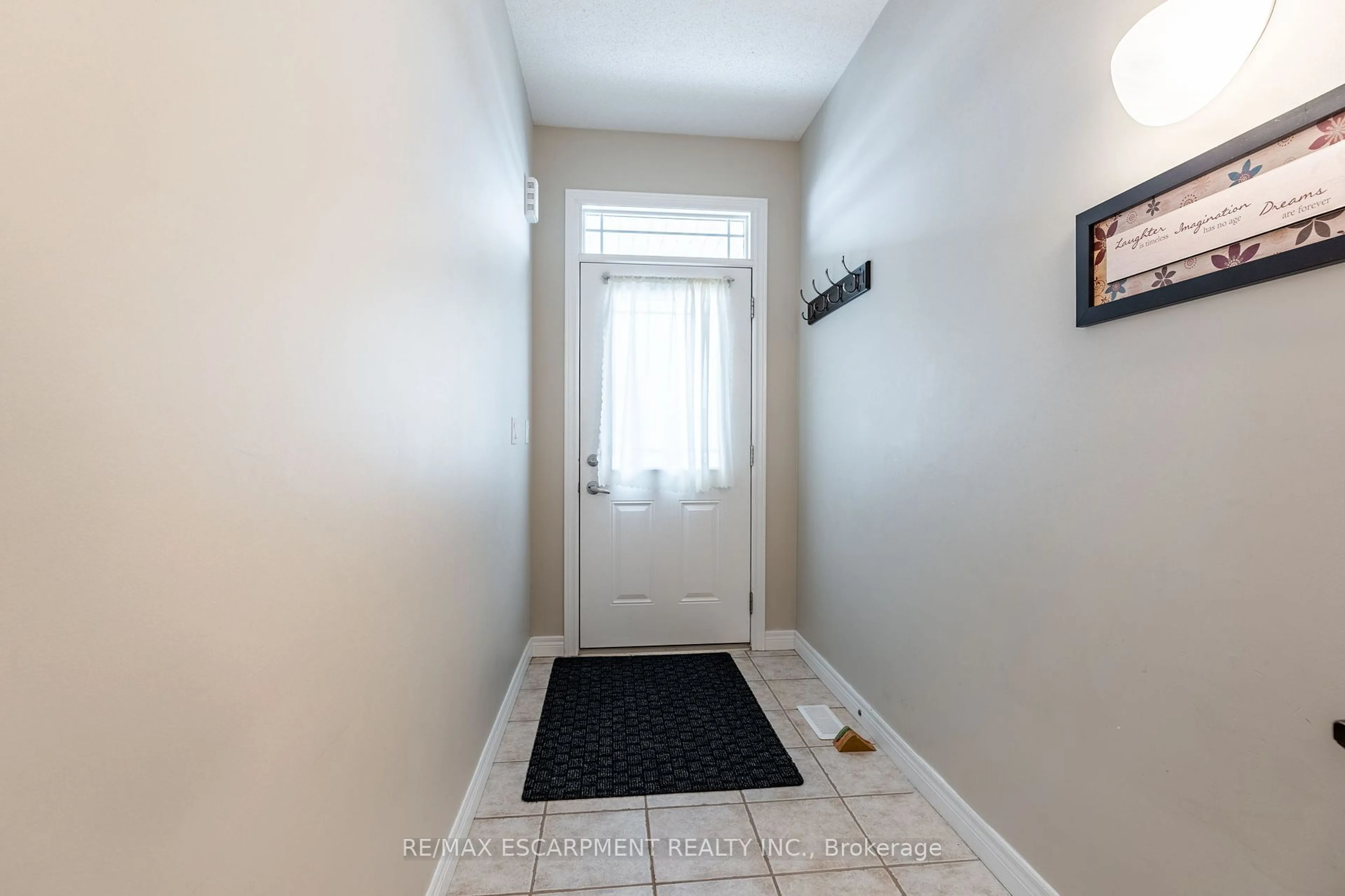 Indoor entryway for 2165 Itabashi Way #70, Burlington Ontario L7M 0A2