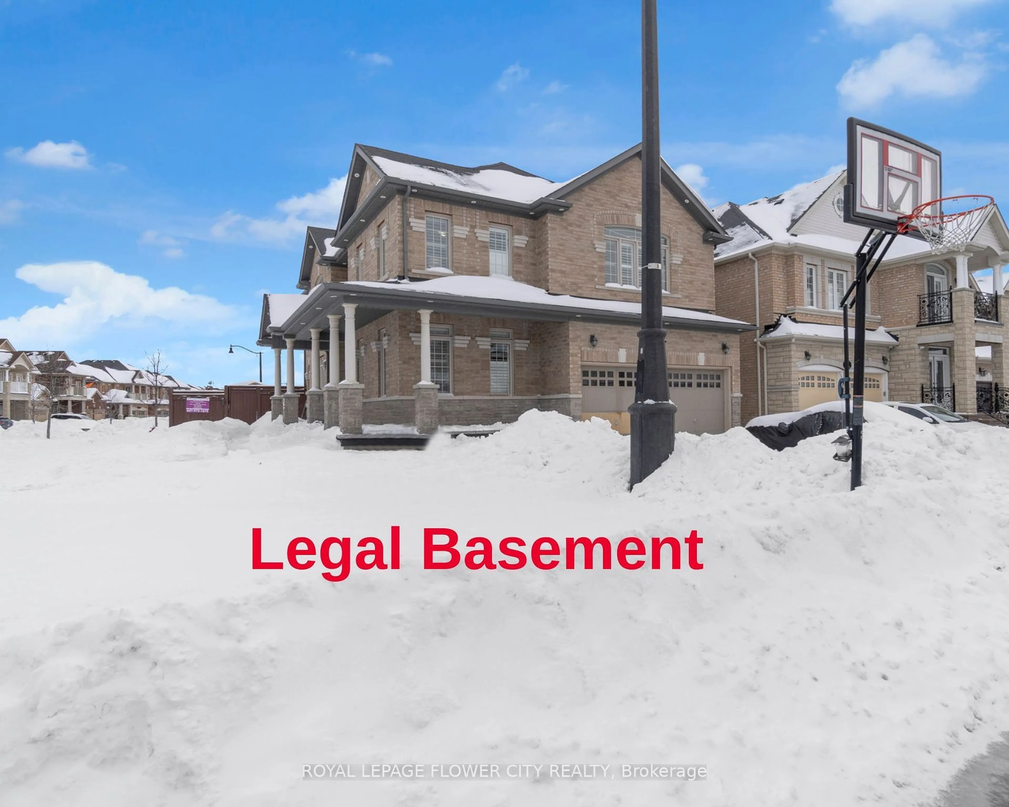 A pic from outside/outdoor area/front of a property/back of a property/a pic from drone, street for 28 DRUMMONDVILLE Dr, Brampton Ontario L6P 3M9