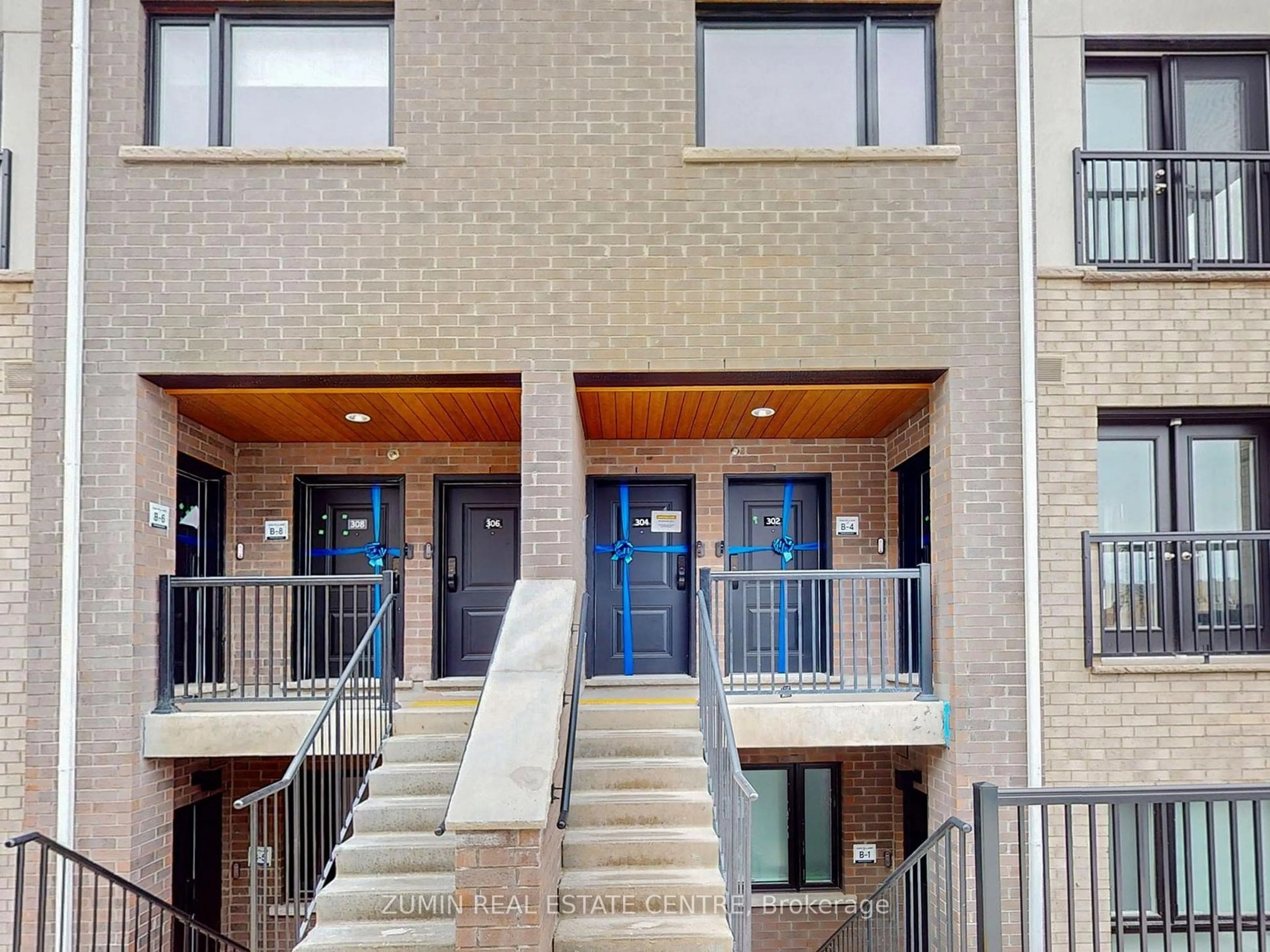 Indoor foyer for 349 Wheat Boom Dr #304, Oakville Ontario L6H 7X5