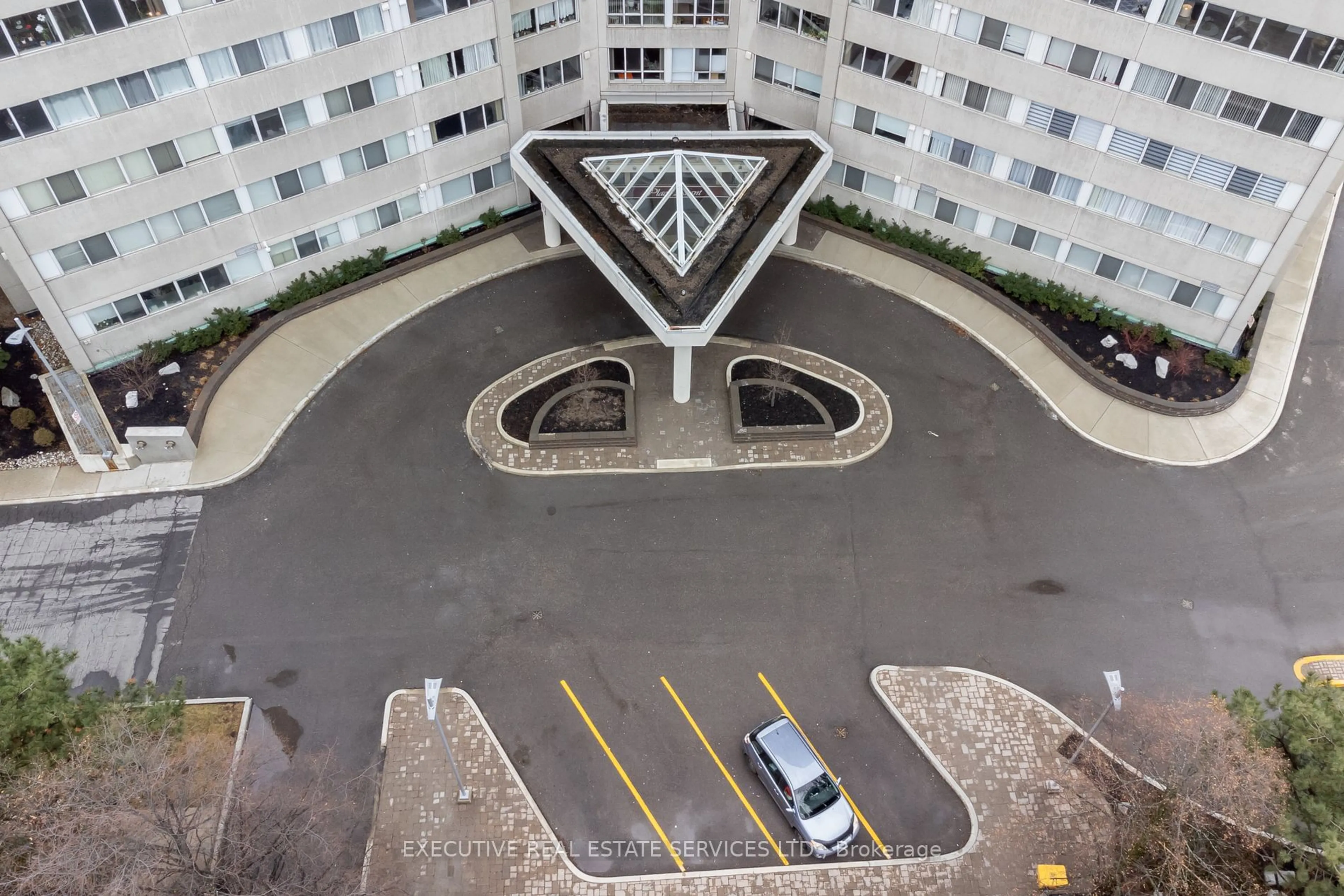 A pic from outside/outdoor area/front of a property/back of a property/a pic from drone, city buildings view from balcony for 3700 Kaneff Cres #508, Mississauga Ontario L5A 4B8