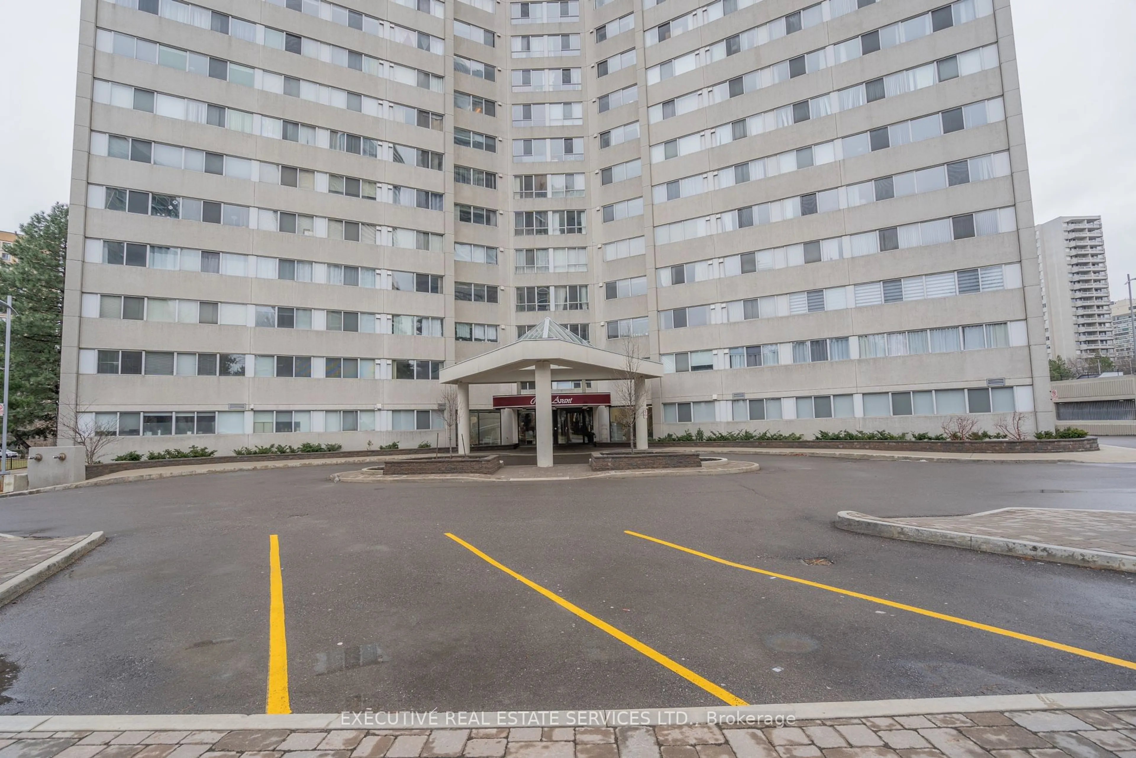 Unknown for 3700 Kaneff Cres #508, Mississauga Ontario L5A 4B8