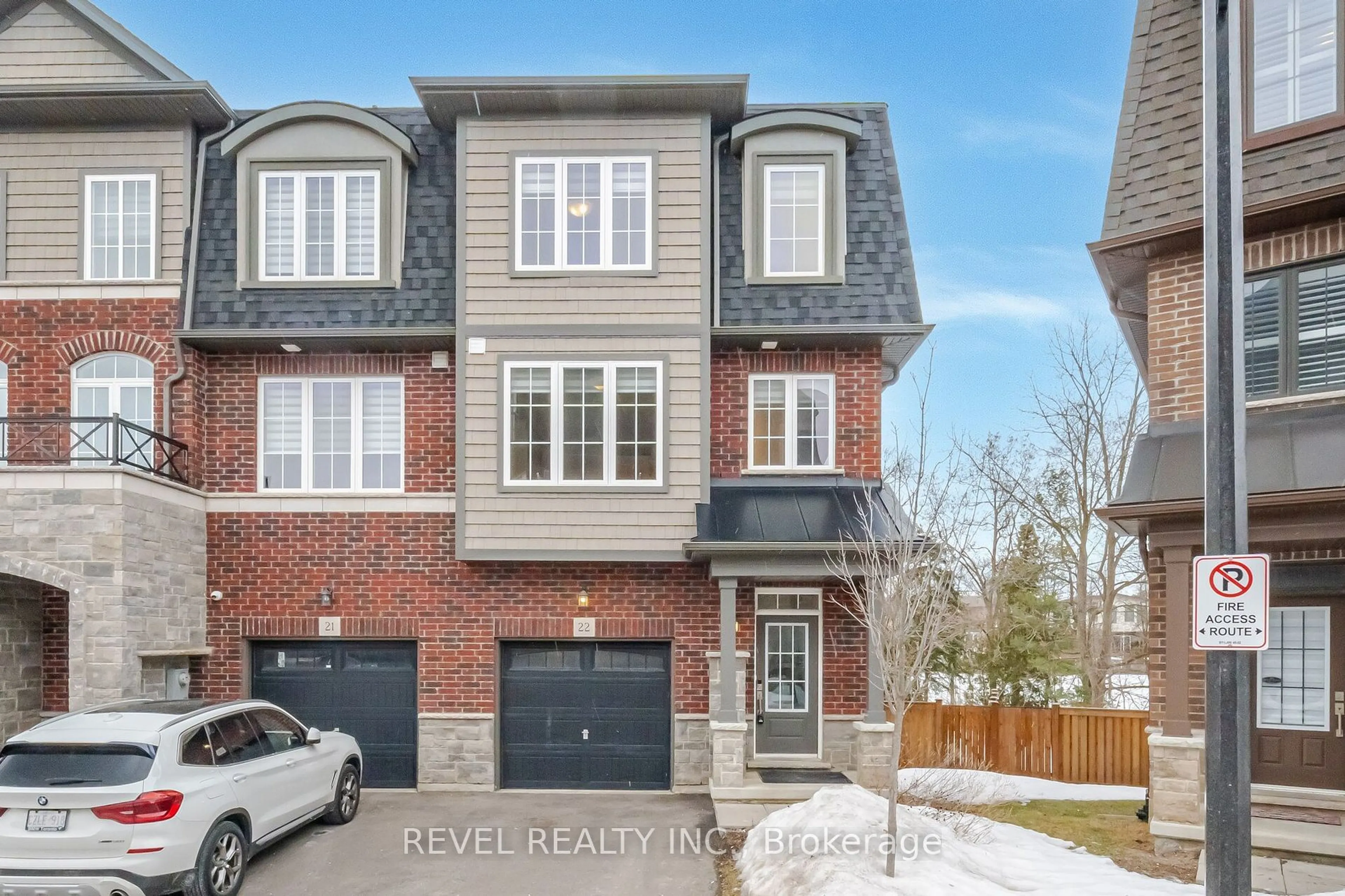 Home with brick exterior material, street for 445 Ontario St #22, Milton Ontario L9T 9K2