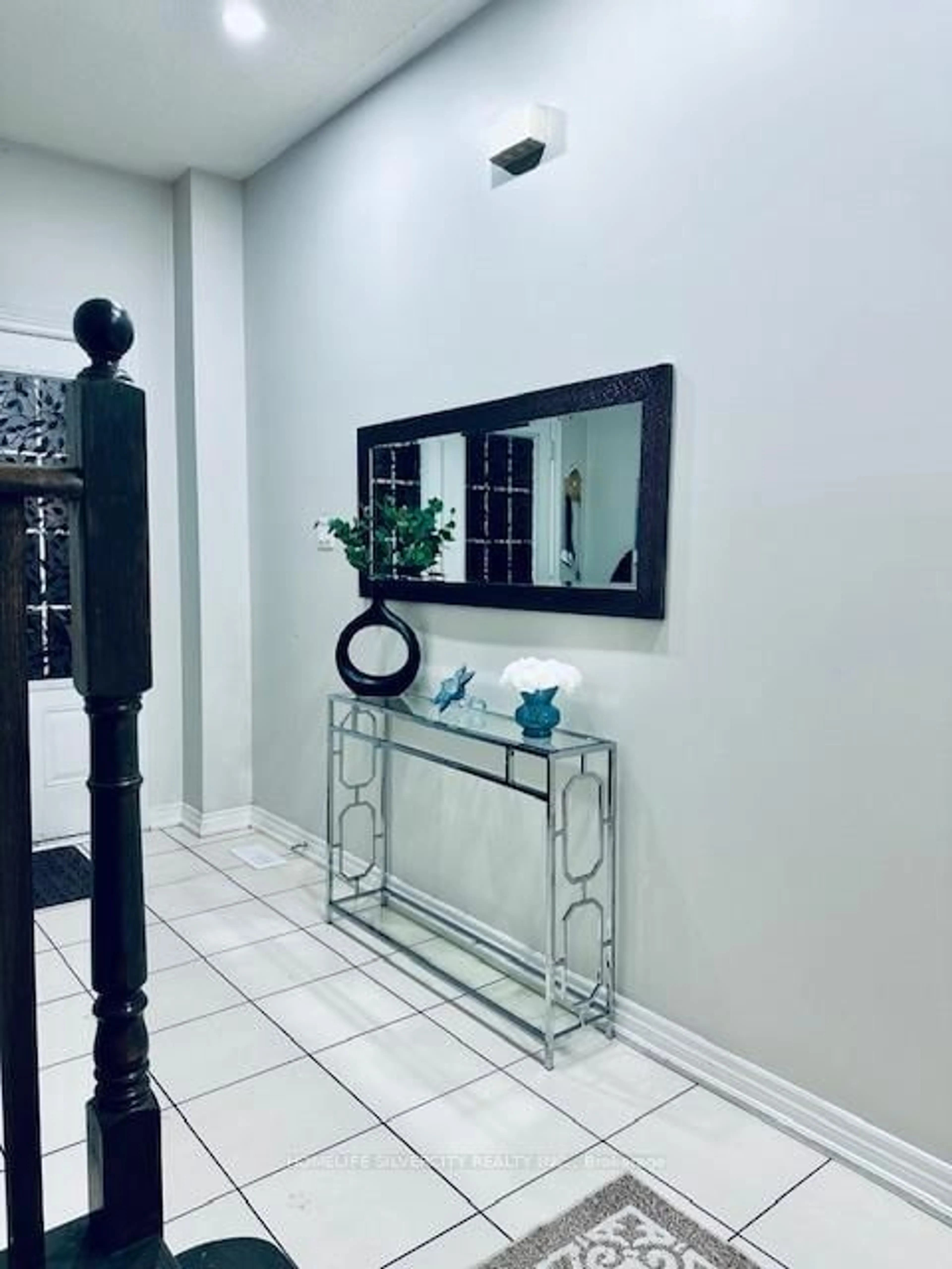 Indoor foyer for 58 Lanark Circ, Brampton Ontario L6X 5L3