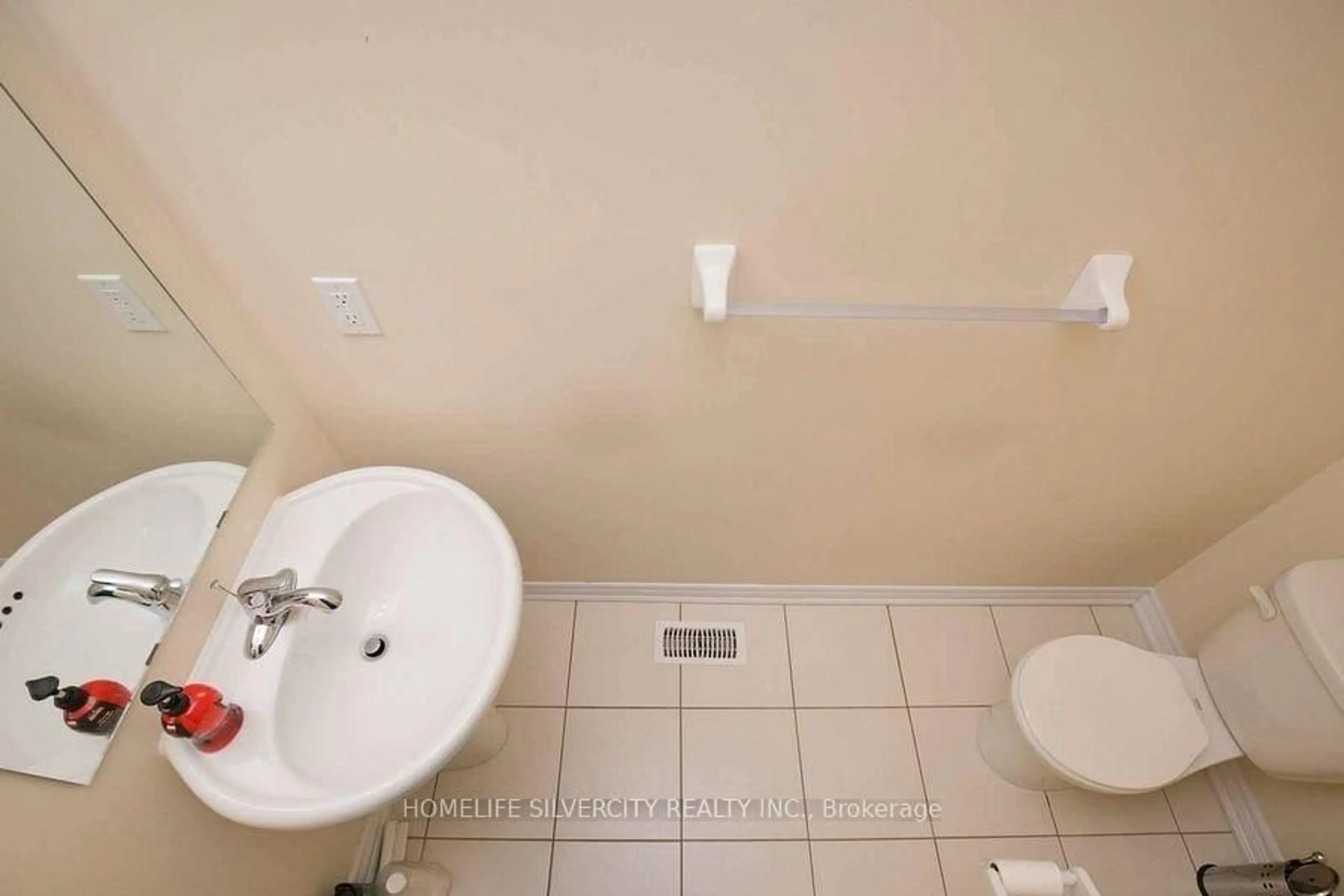 Standard bathroom, unknown for 58 Lanark Circ, Brampton Ontario L6X 5L3