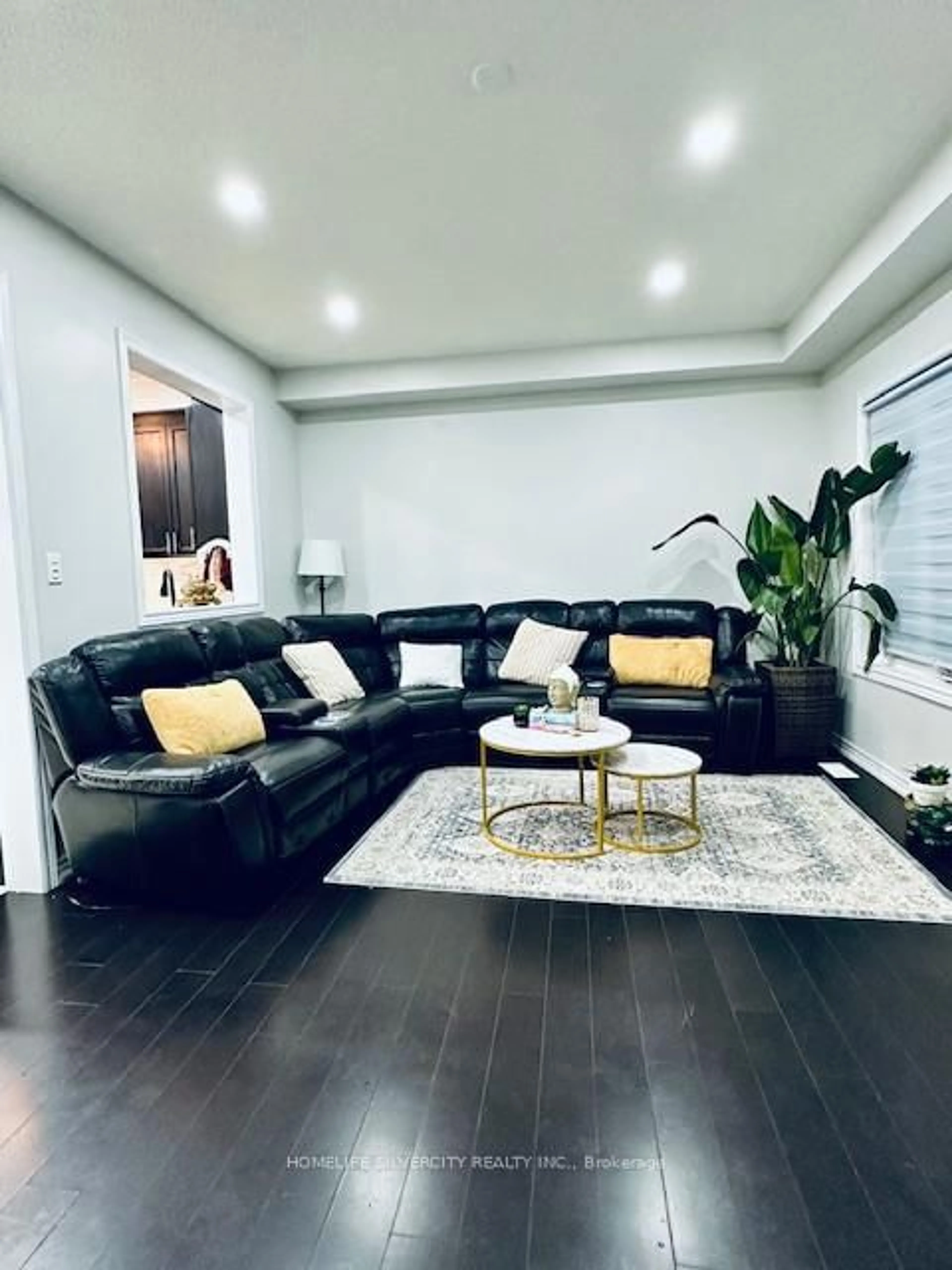 Living room with furniture, unknown for 58 Lanark Circ, Brampton Ontario L6X 5L3