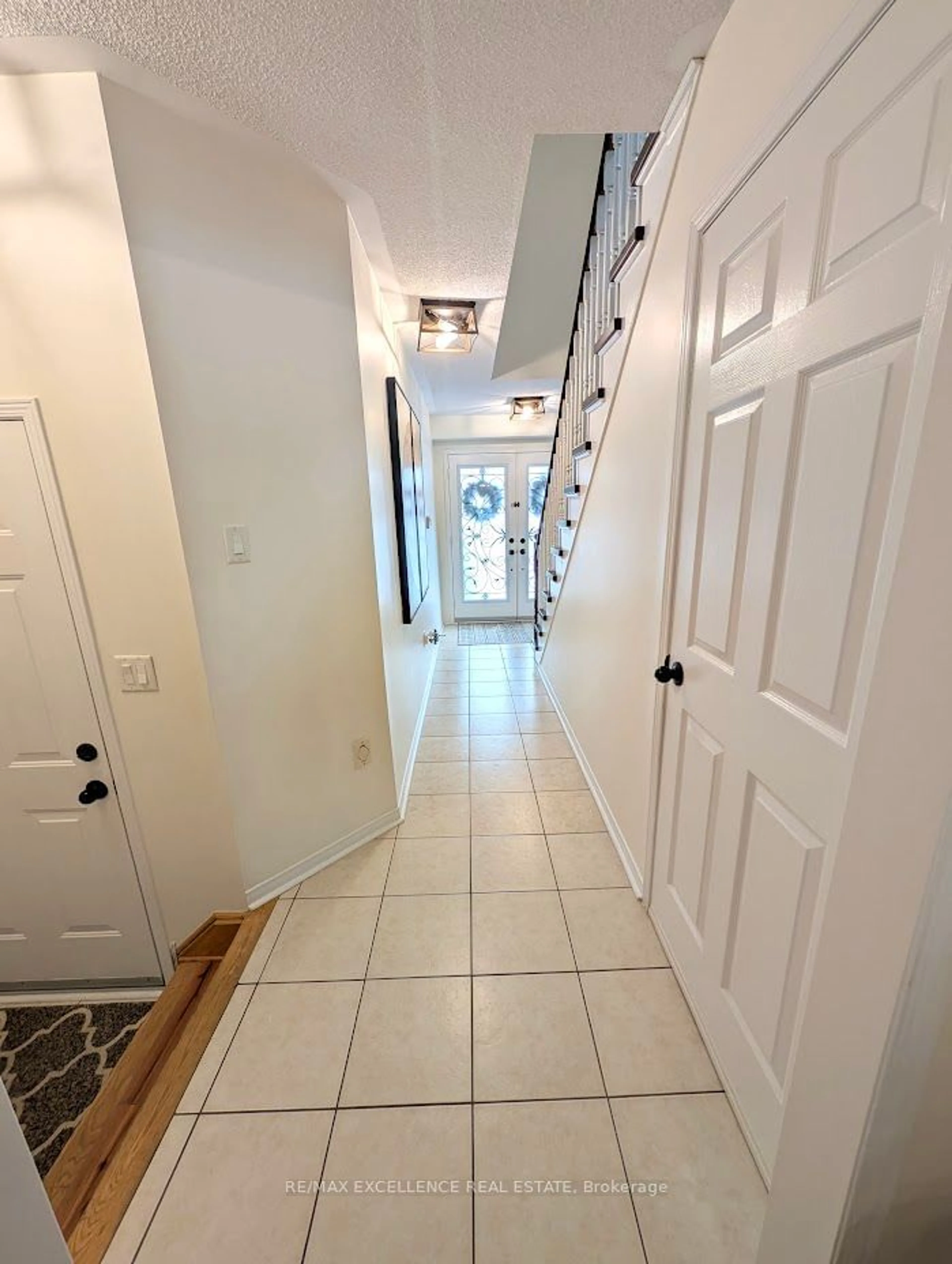 Indoor entryway for 3745 Partition Rd, Mississauga Ontario L5N 8N6