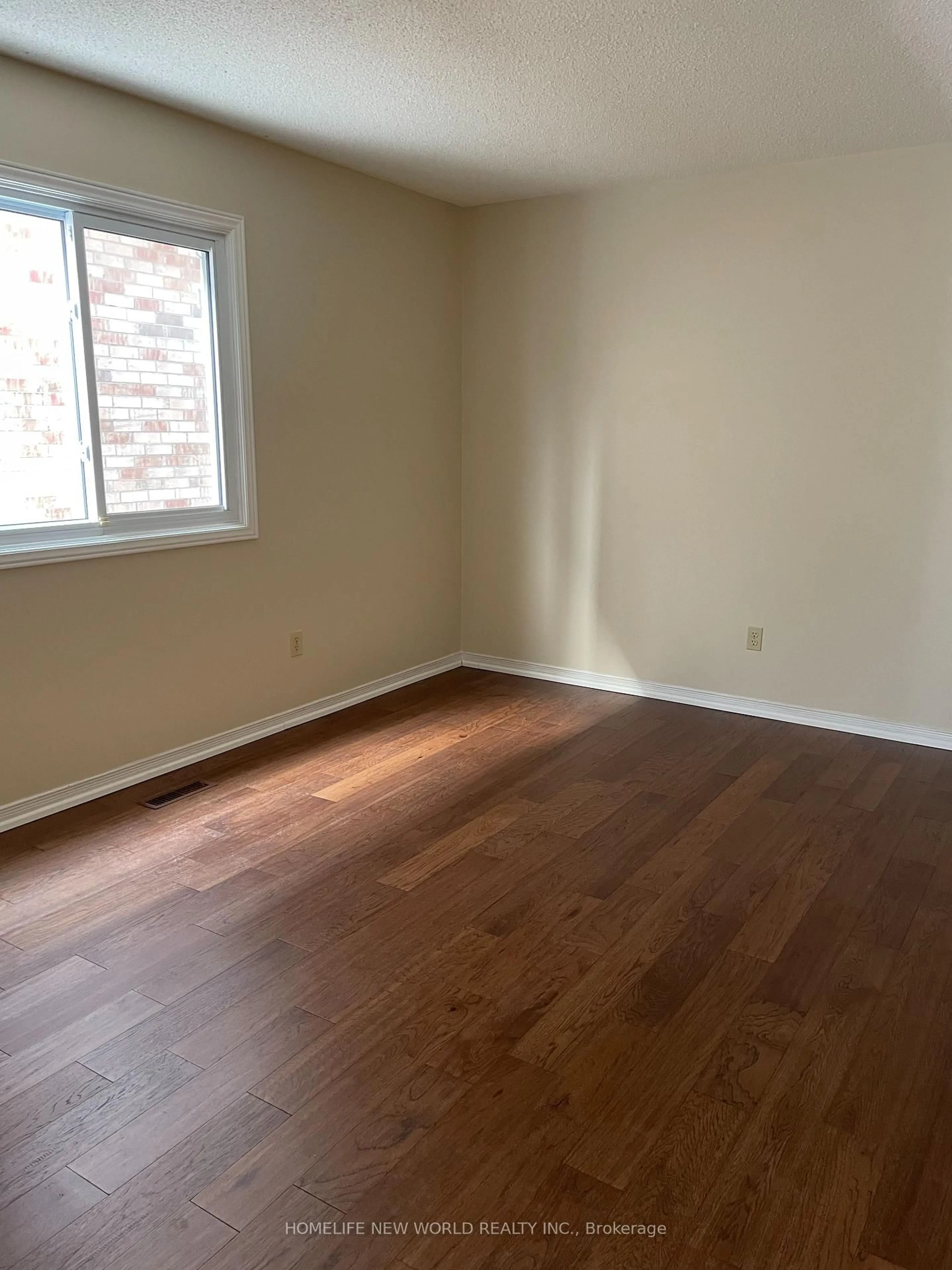 A pic of a room for 2561 Banfield Rd, Mississauga Ontario L5M 5G6