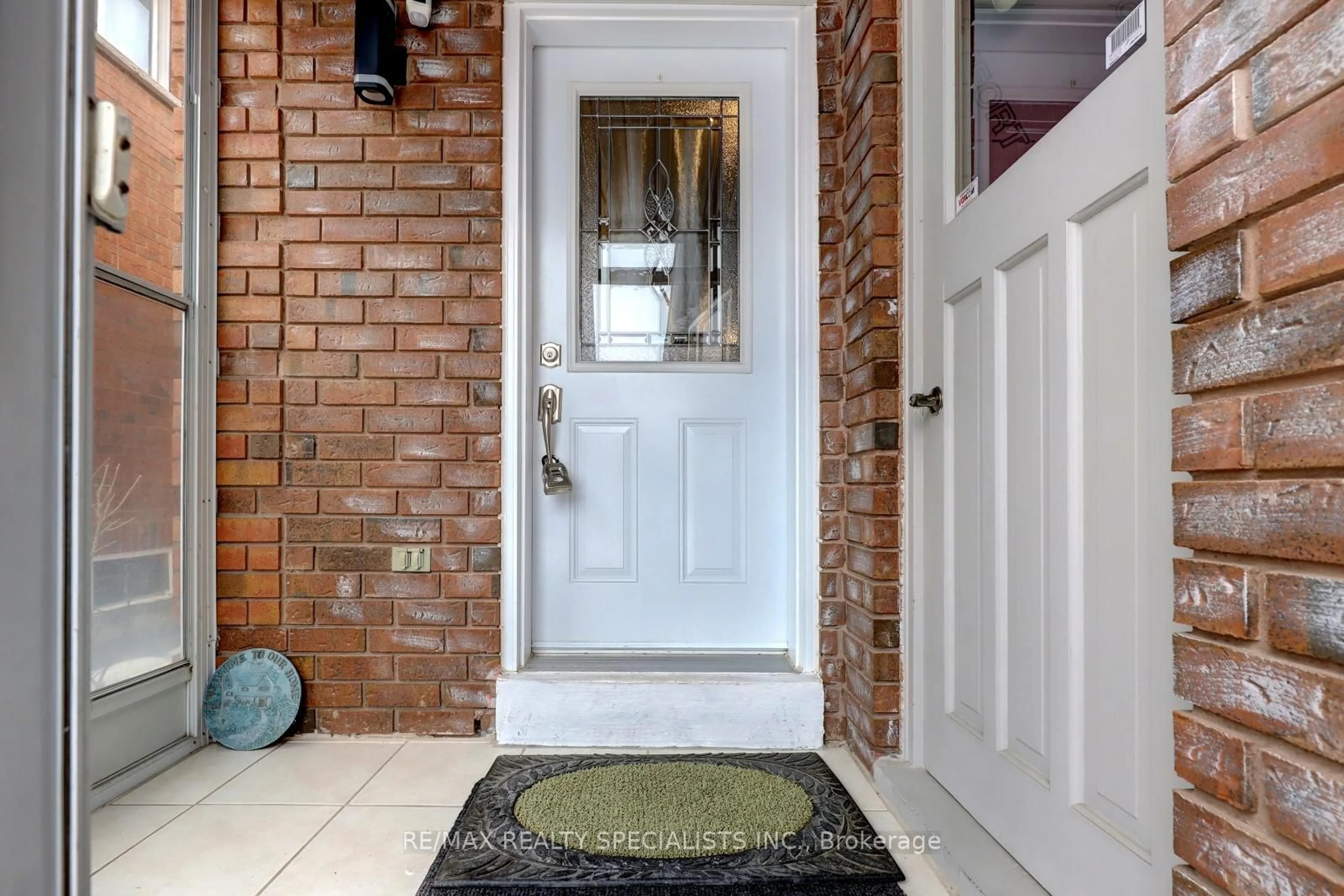 Indoor entryway for 3455 Cherrington Cres, Mississauga Ontario L5L 5B9