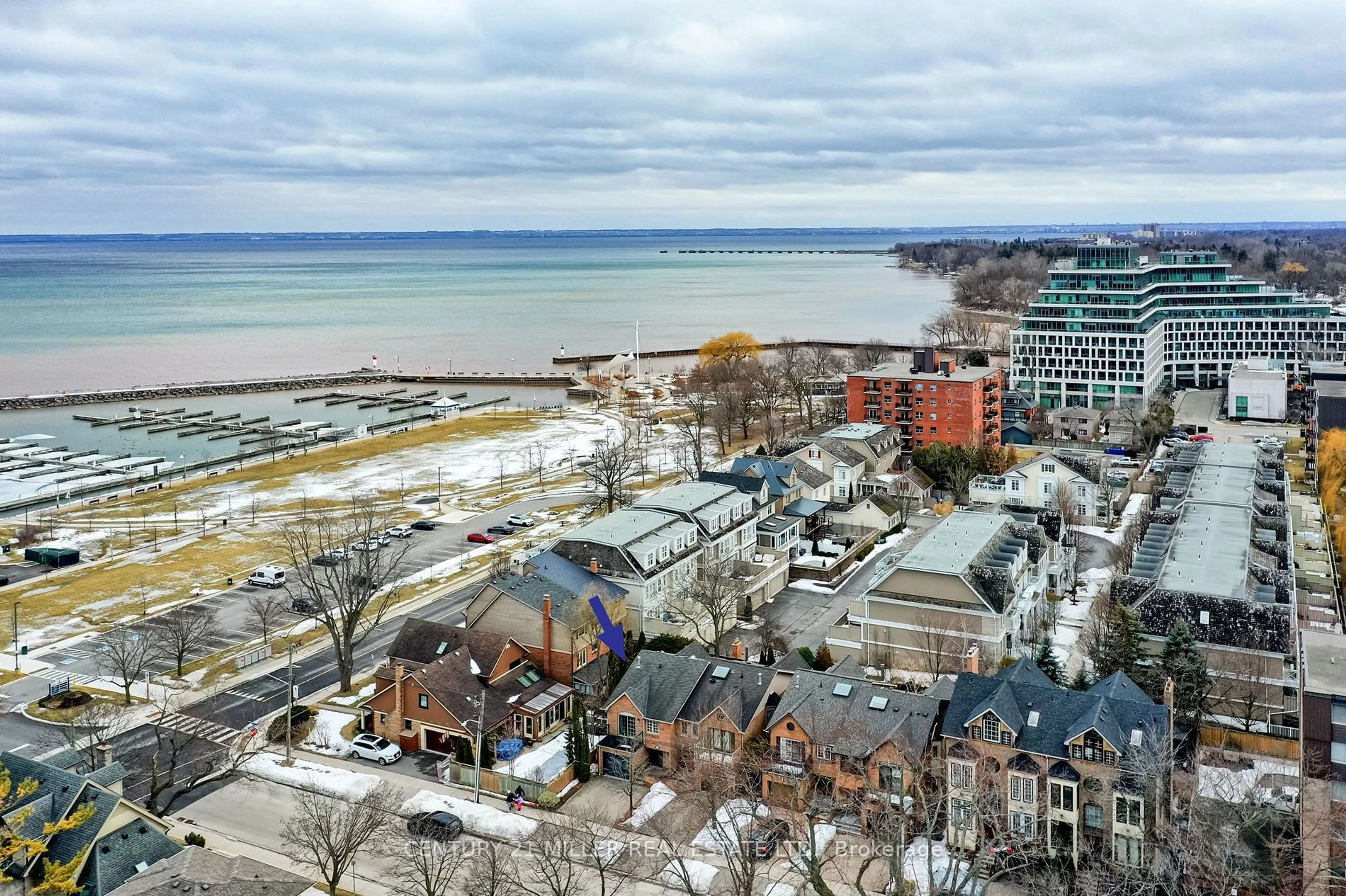 A pic from outside/outdoor area/front of a property/back of a property/a pic from drone, water/lake/river/ocean view for 30 Nelson St, Oakville Ontario L6L 3H6