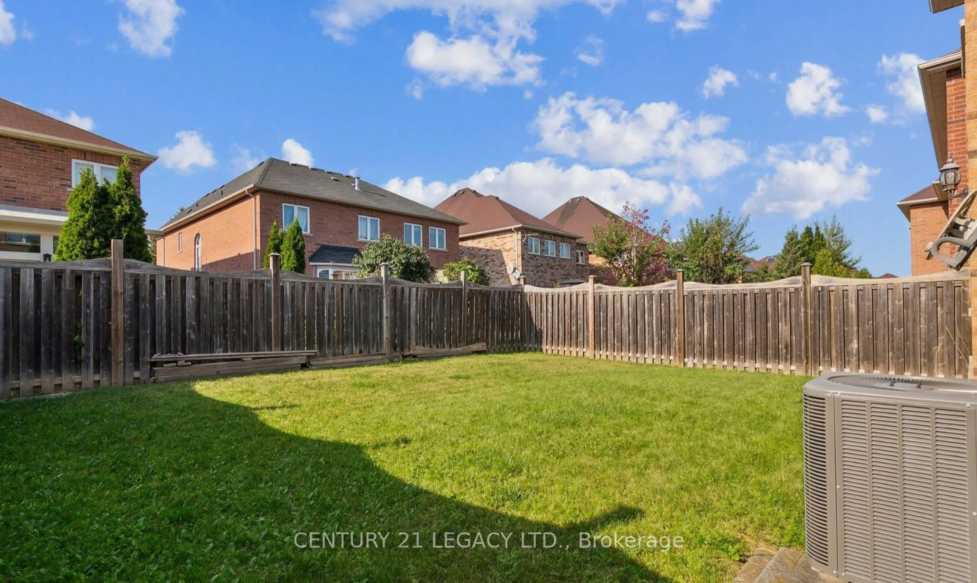 A pic from outside/outdoor area/front of a property/back of a property/a pic from drone, unknown for 3208 Countess Cres, Mississauga Ontario L5M 0E2