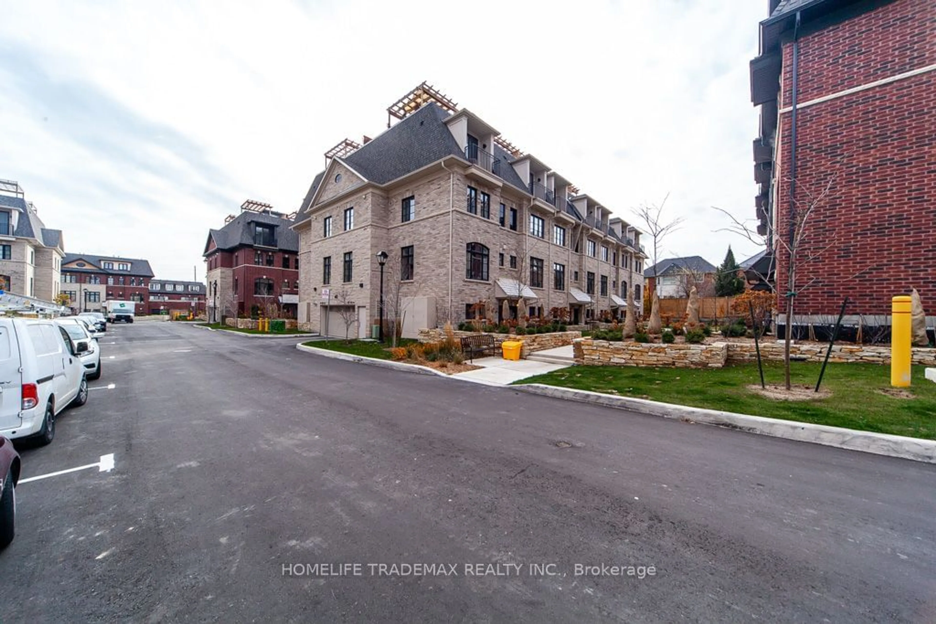 Patio, building for 40 Lunar Cres #69, Mississauga Ontario L5M 2R4