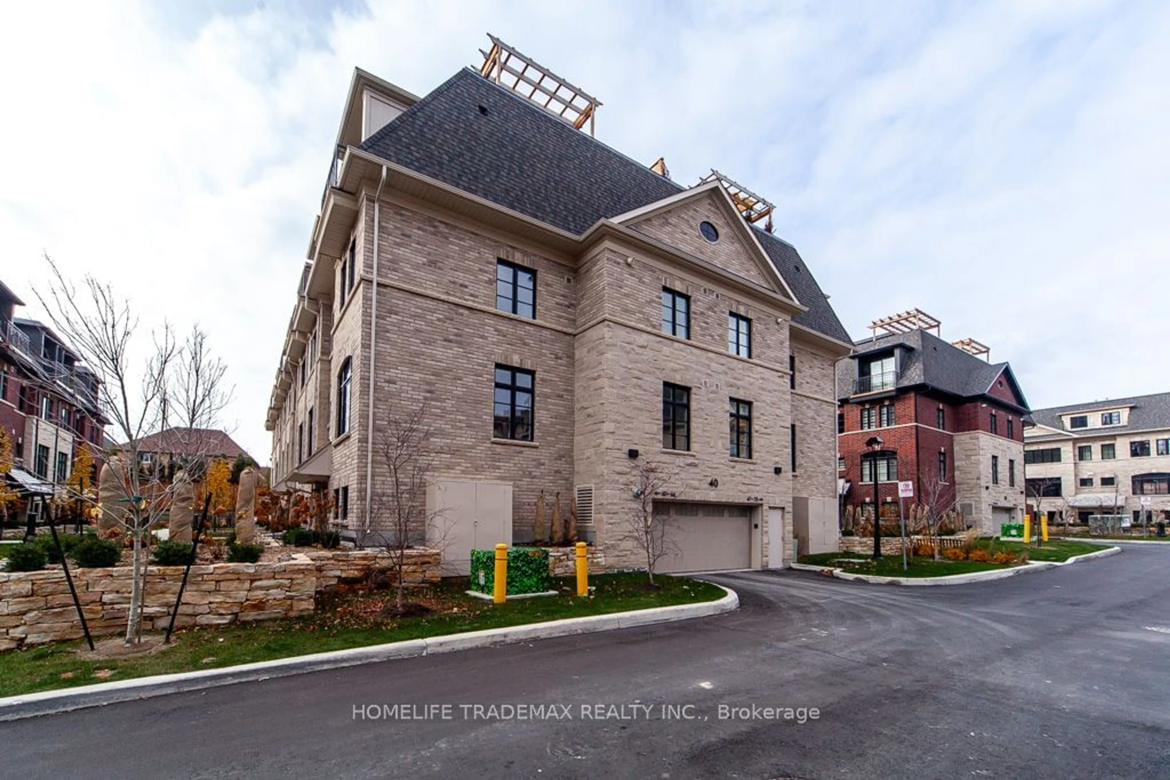 Home with brick exterior material, street for 40 Lunar Cres #69, Mississauga Ontario L5M 2R4