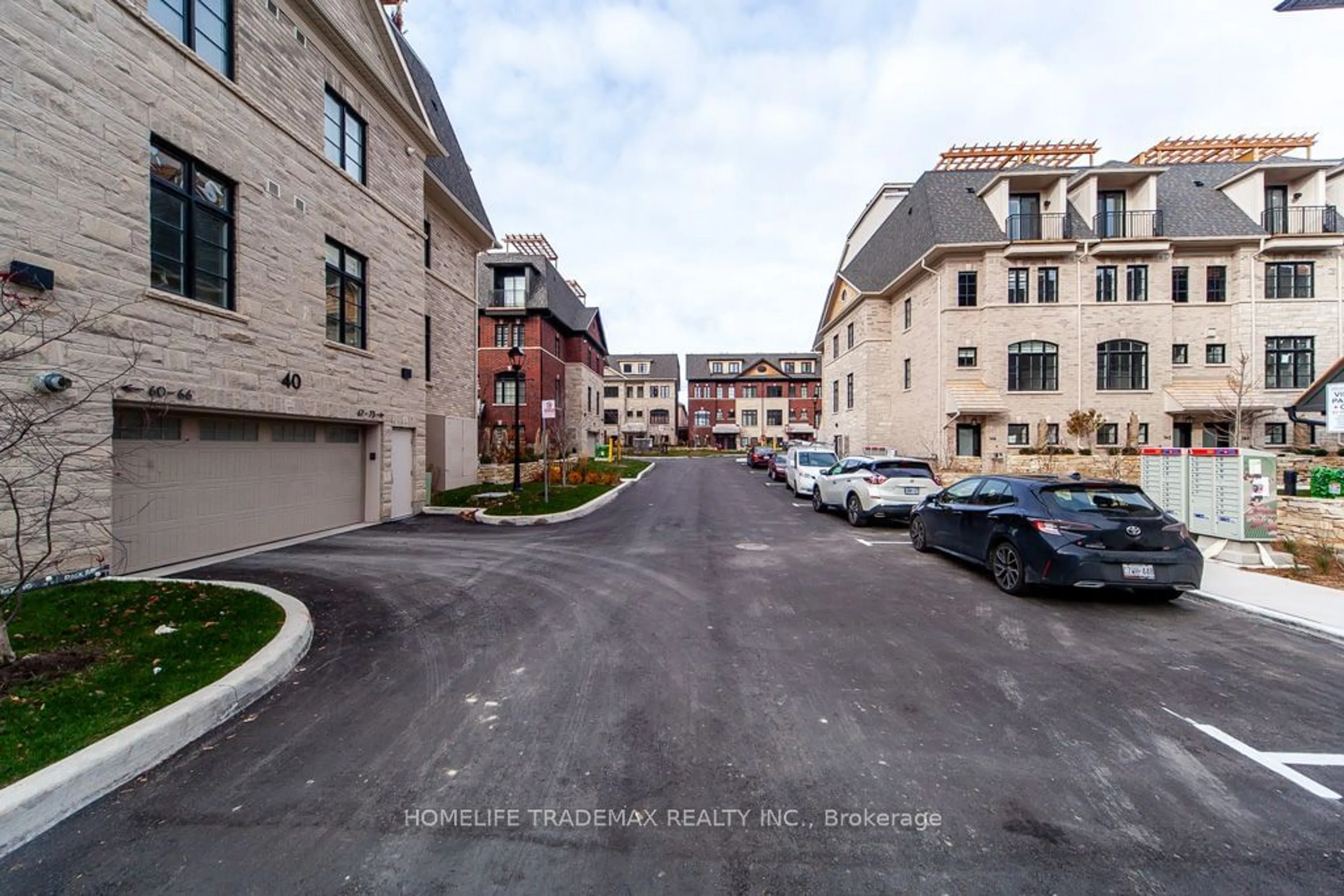 A pic from outside/outdoor area/front of a property/back of a property/a pic from drone, street for 40 Lunar Cres #69, Mississauga Ontario L5M 2R4