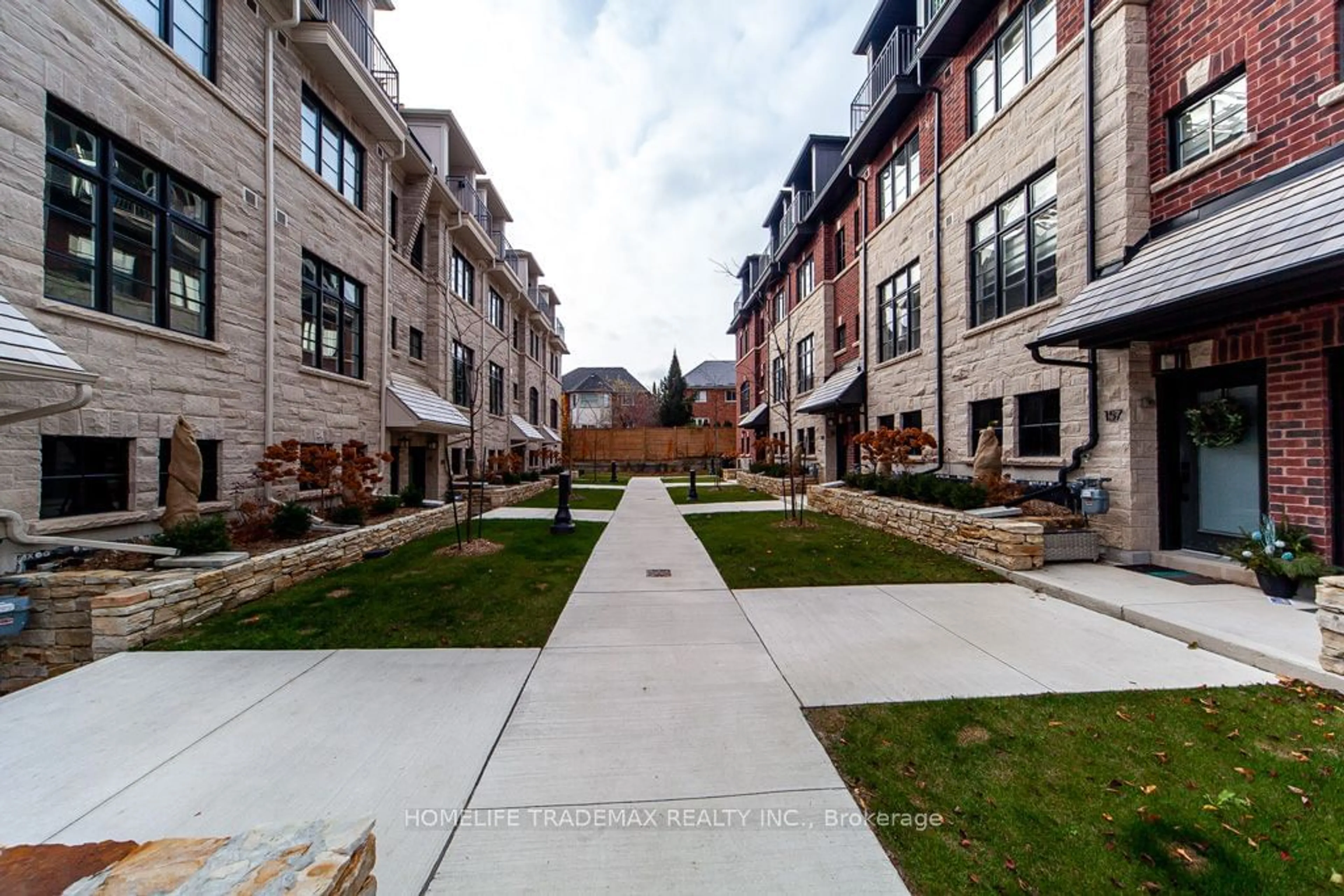 Patio, street for 40 Lunar Cres #69, Mississauga Ontario L5M 2R4