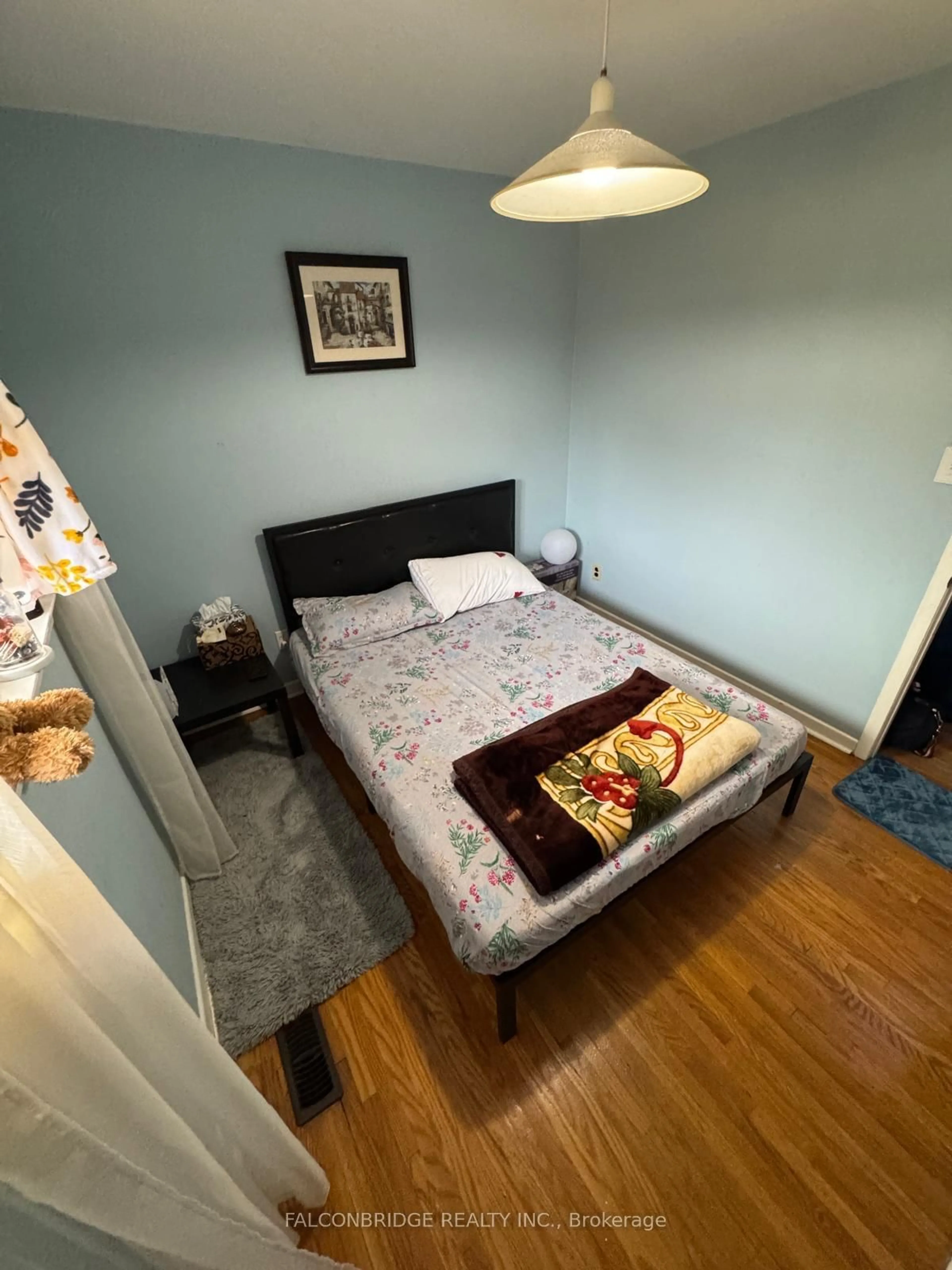 Bedroom with bed, unknown for 26 FLOWERTOWN Ave, Brampton Ontario L6X 2K2