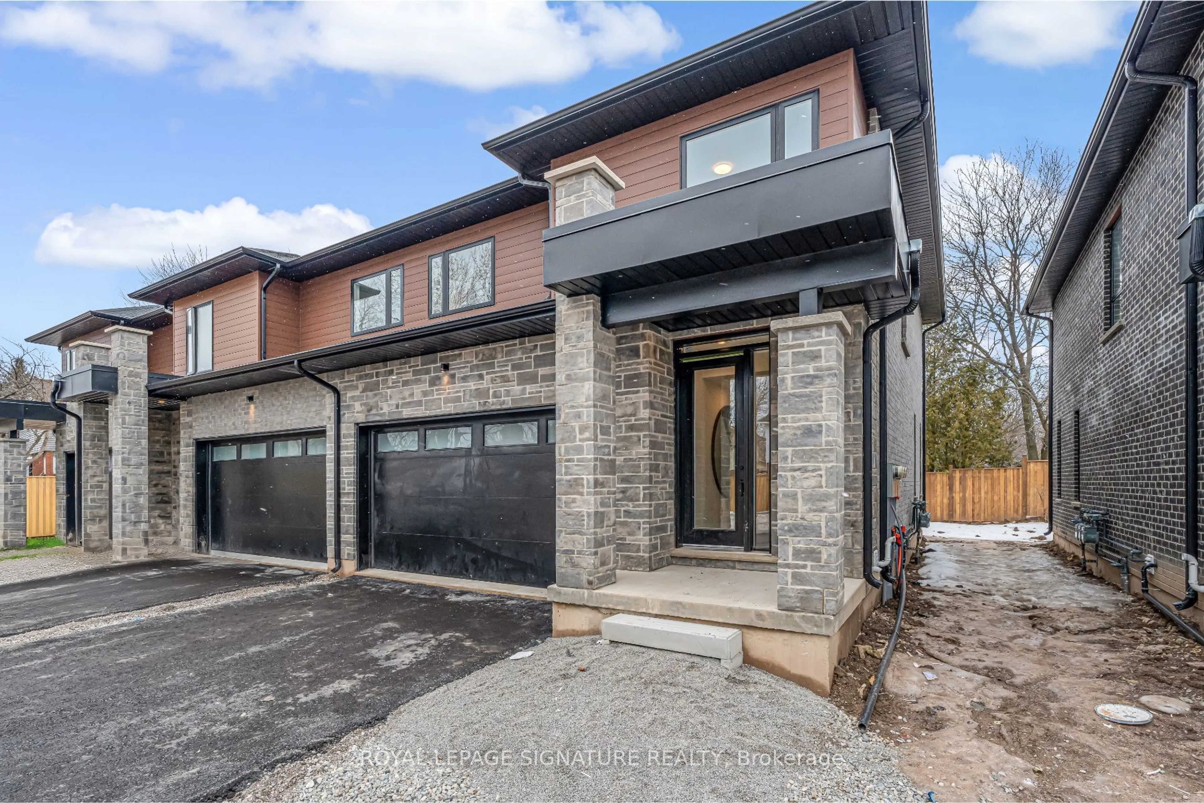 Home with brick exterior material, street for 2154 Walkers Line #7, Burlington Ontario L7M 3R9