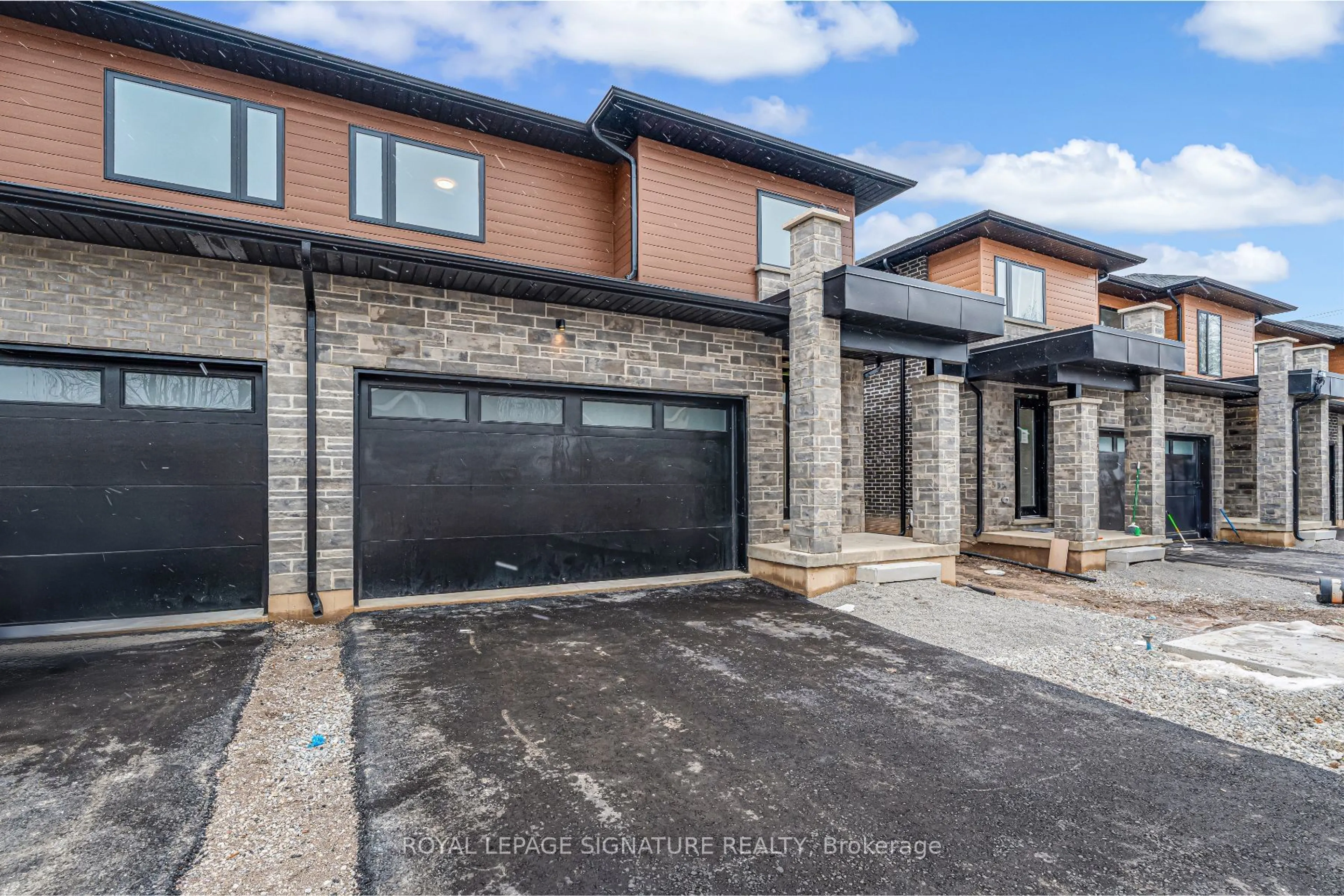 Home with brick exterior material, street for 2154 Walkers Line #7, Burlington Ontario L7M 3R9