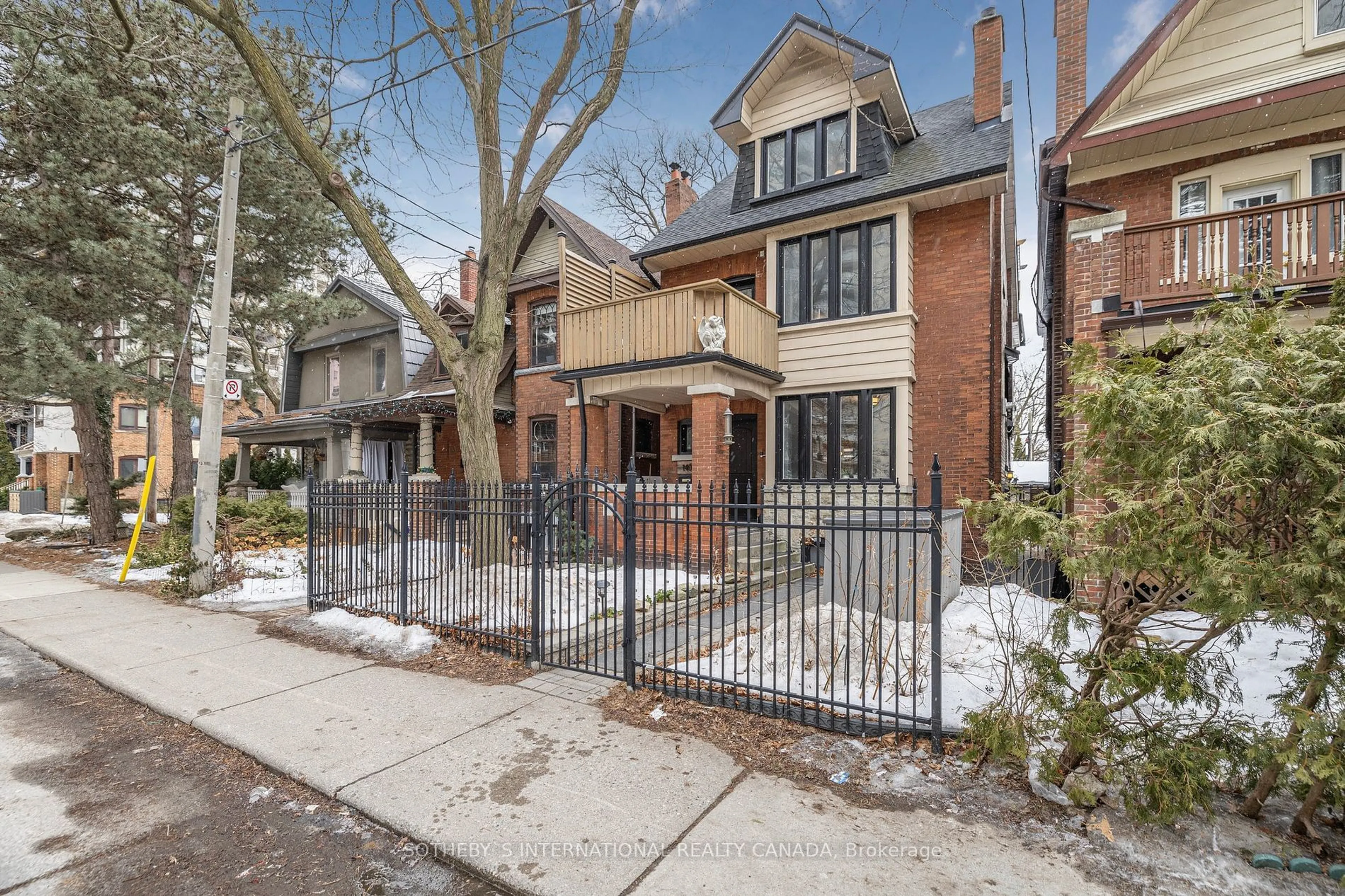 Home with brick exterior material, street for 140 Quebec Ave, Toronto Ontario M6P 2T7