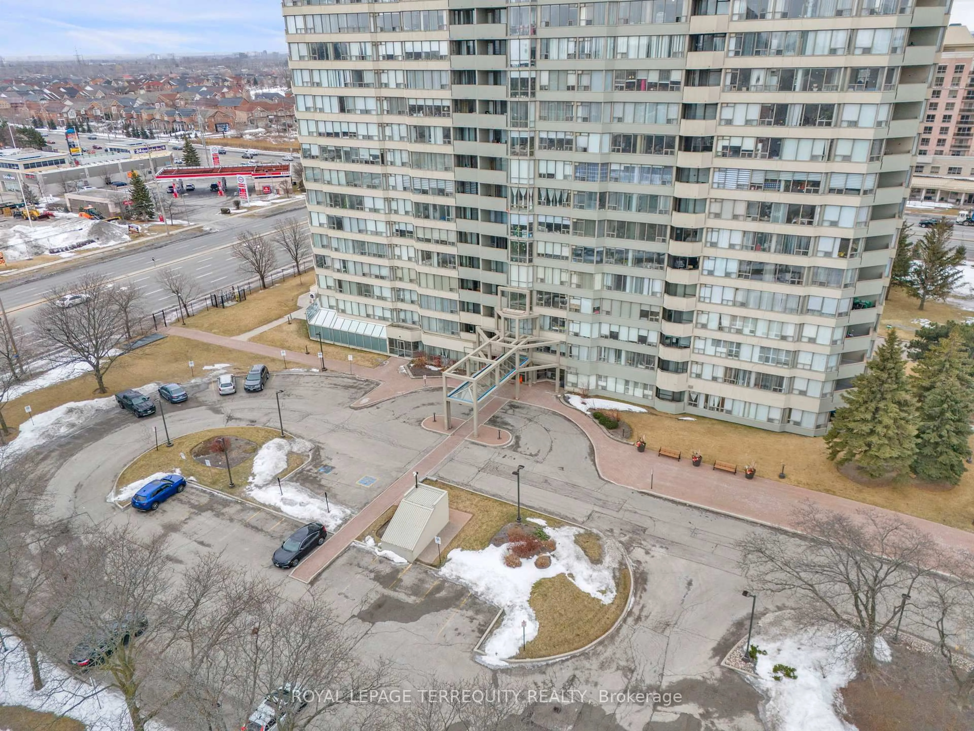 A pic from outside/outdoor area/front of a property/back of a property/a pic from drone, city buildings view from balcony for 700 Constellation Dr #501, Mississauga Ontario L5R 3G8