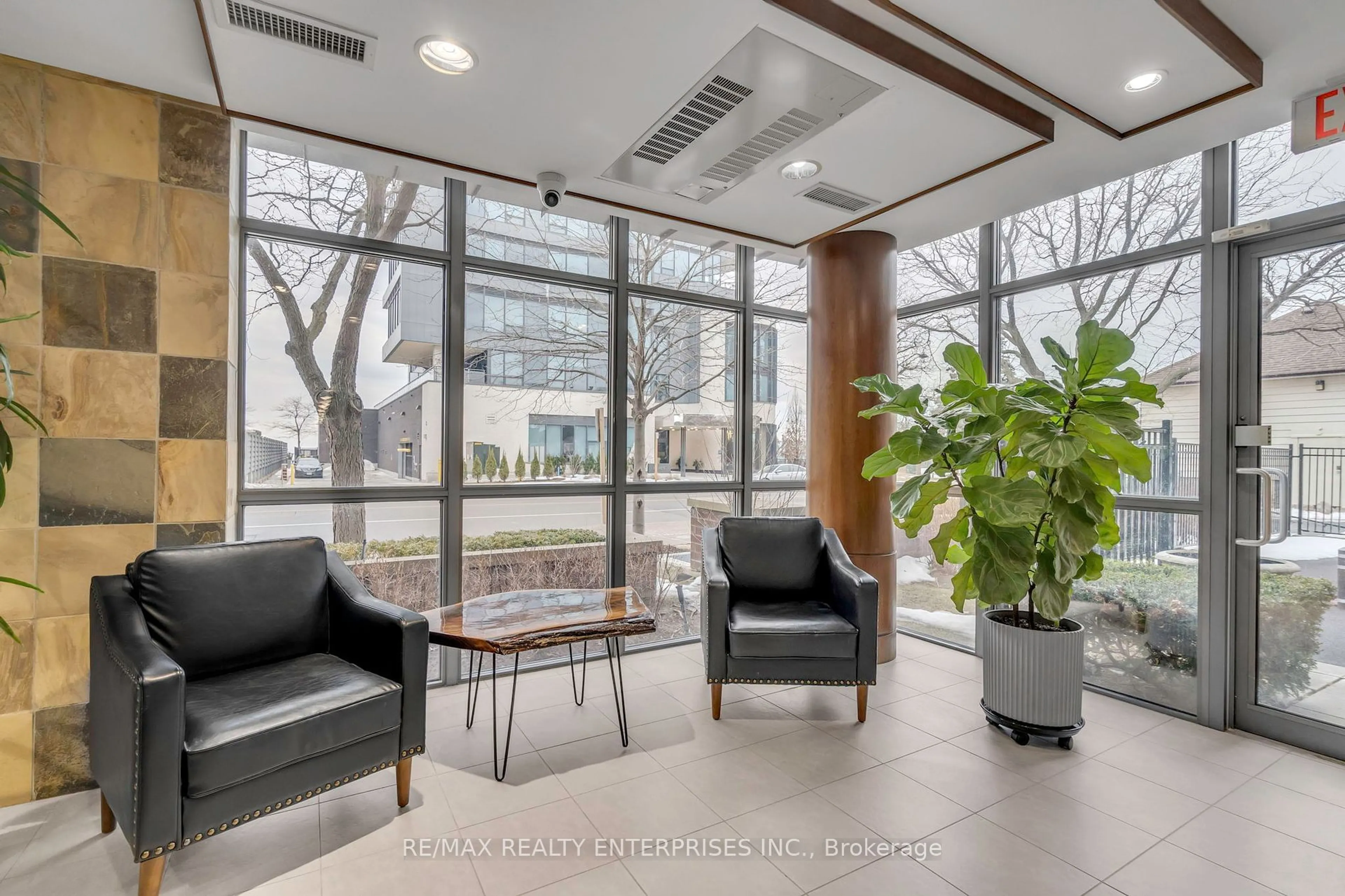 Indoor foyer for 70 Port St #110, Mississauga Ontario L5G 4V8