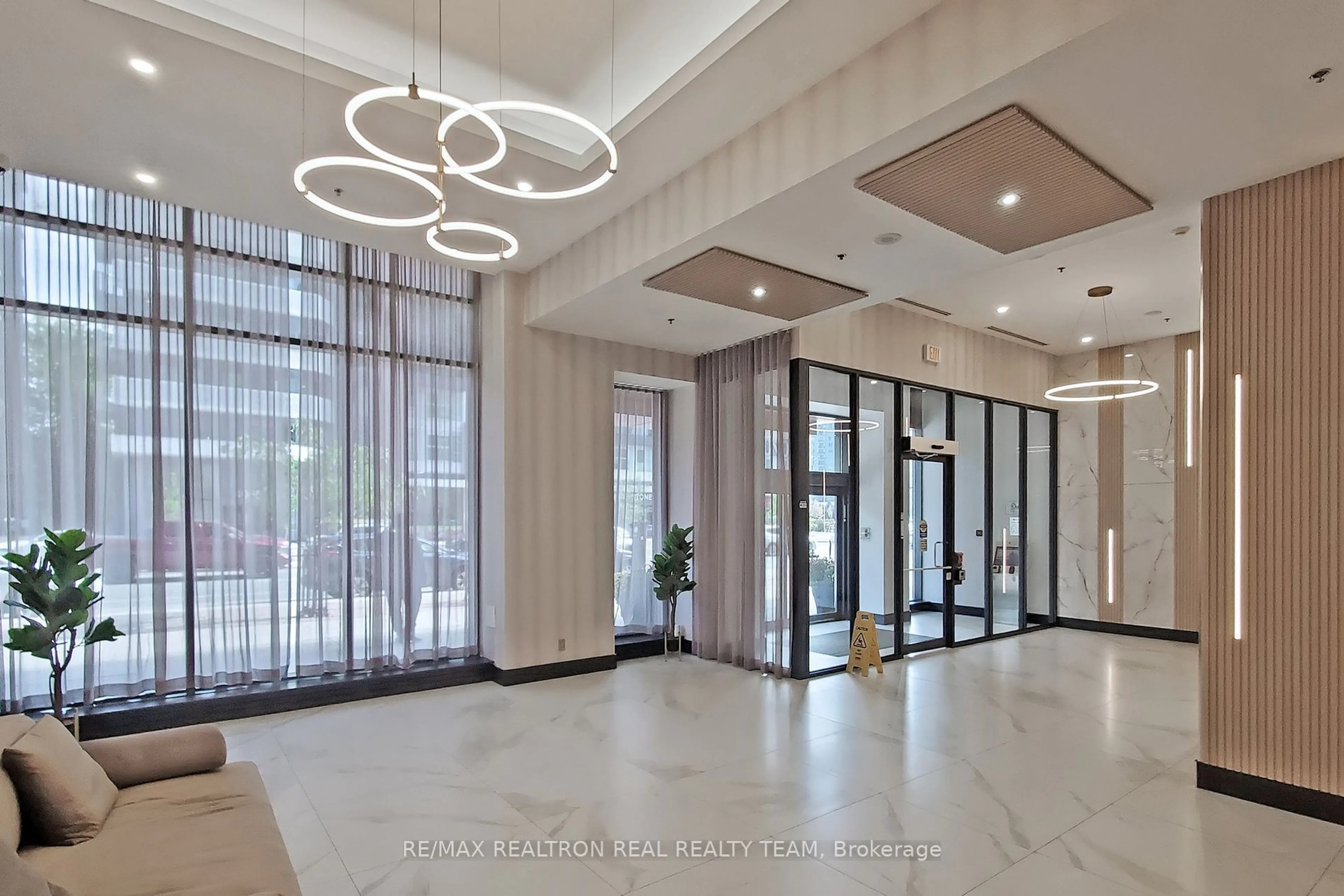 Indoor foyer for 4070 Confederation Pkwy #2205, Mississauga Ontario L5B 0E9