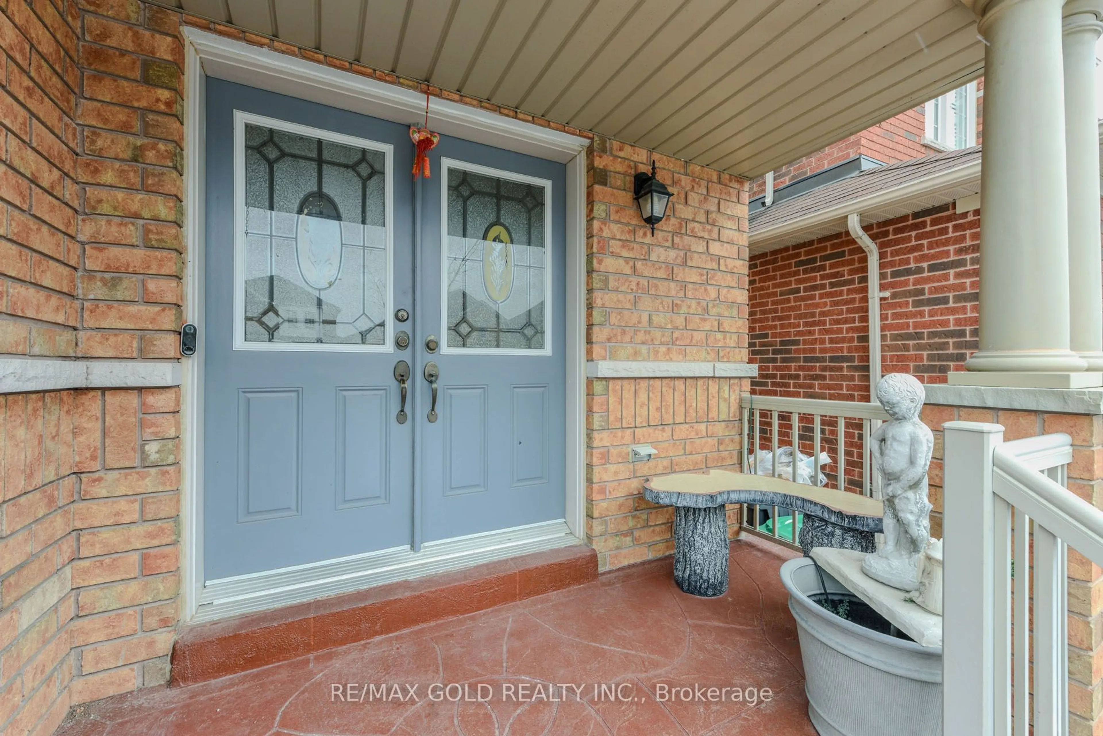 Indoor entryway for 23 Attview Cres, Brampton Ontario L6P 2R5